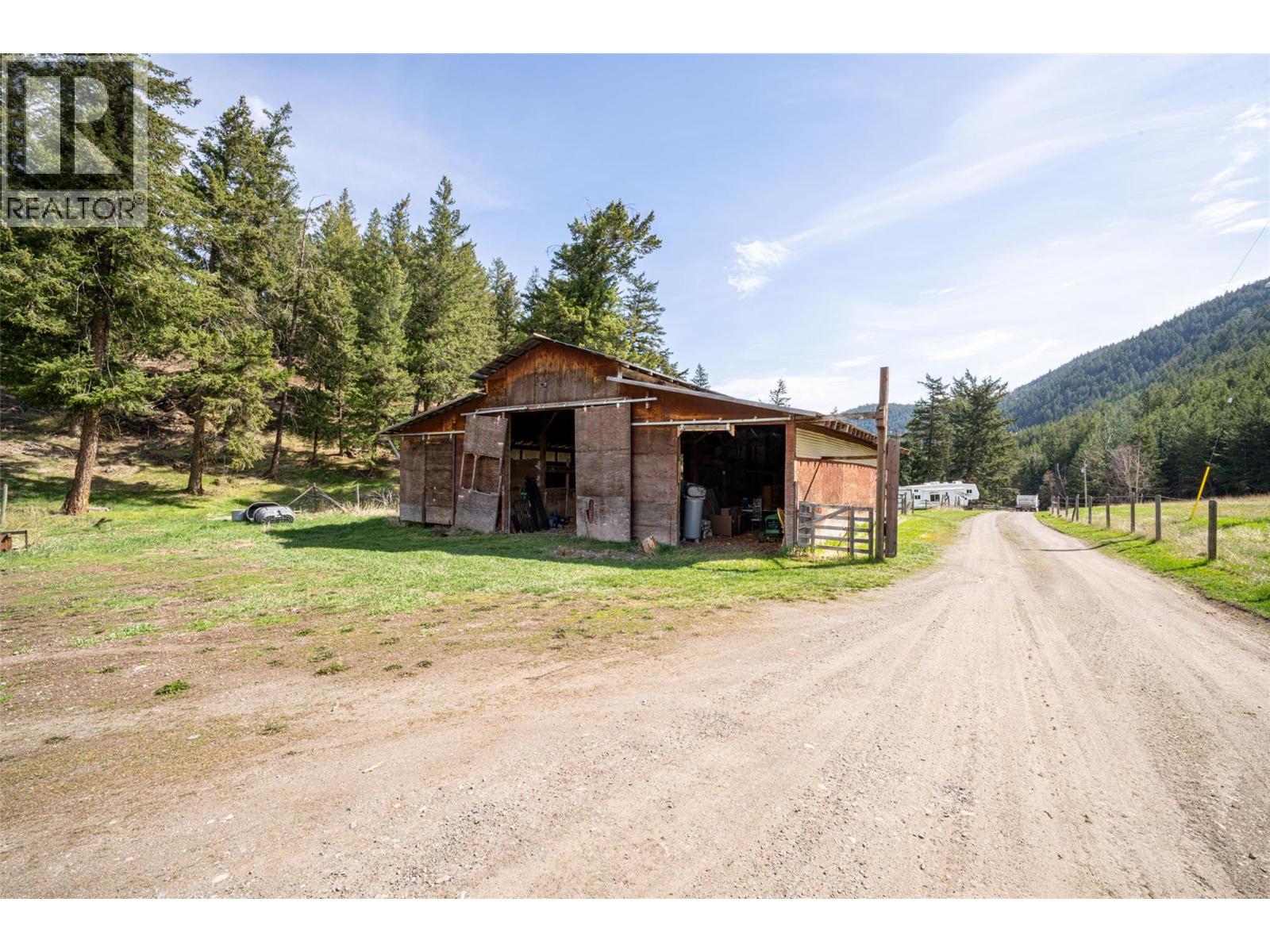 6142 Falkland Road, Falkland, British Columbia  V0E 1W0 - Photo 12 - 10384088