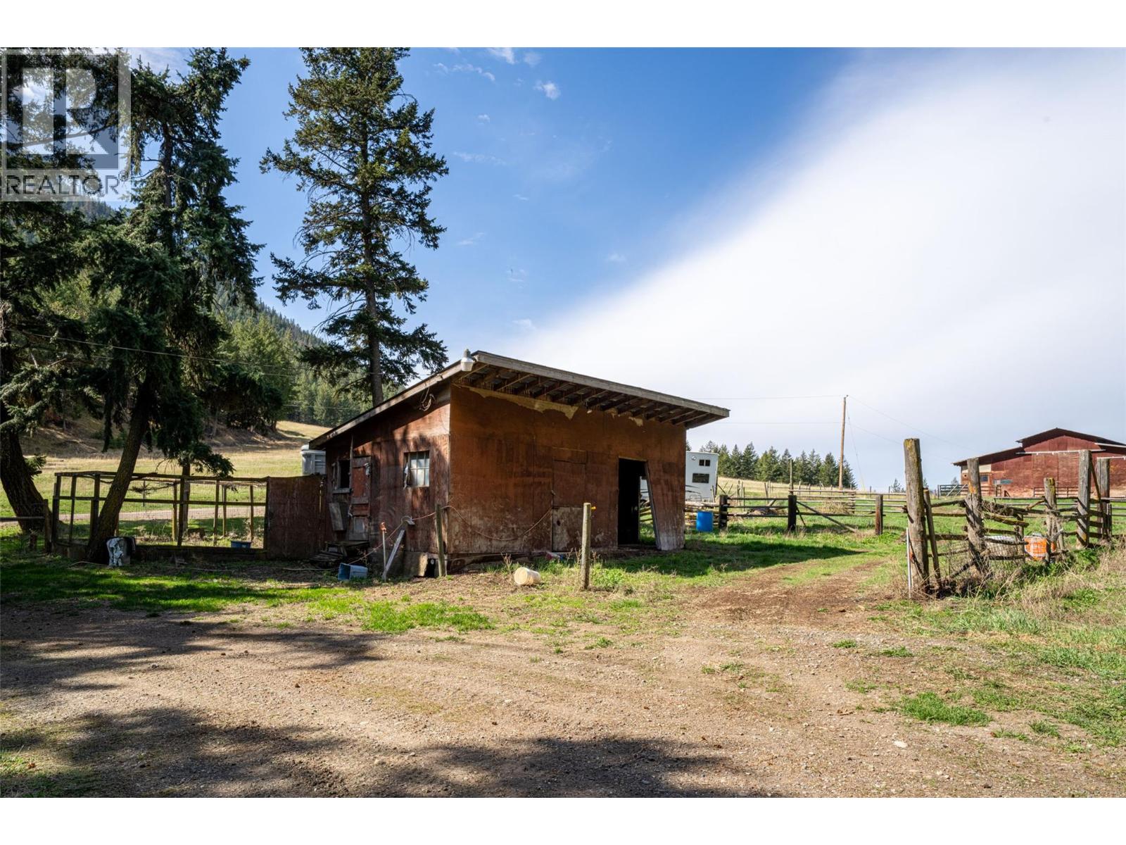 6142 Falkland Road, Falkland, British Columbia  V0E 1W0 - Photo 13 - 10384088