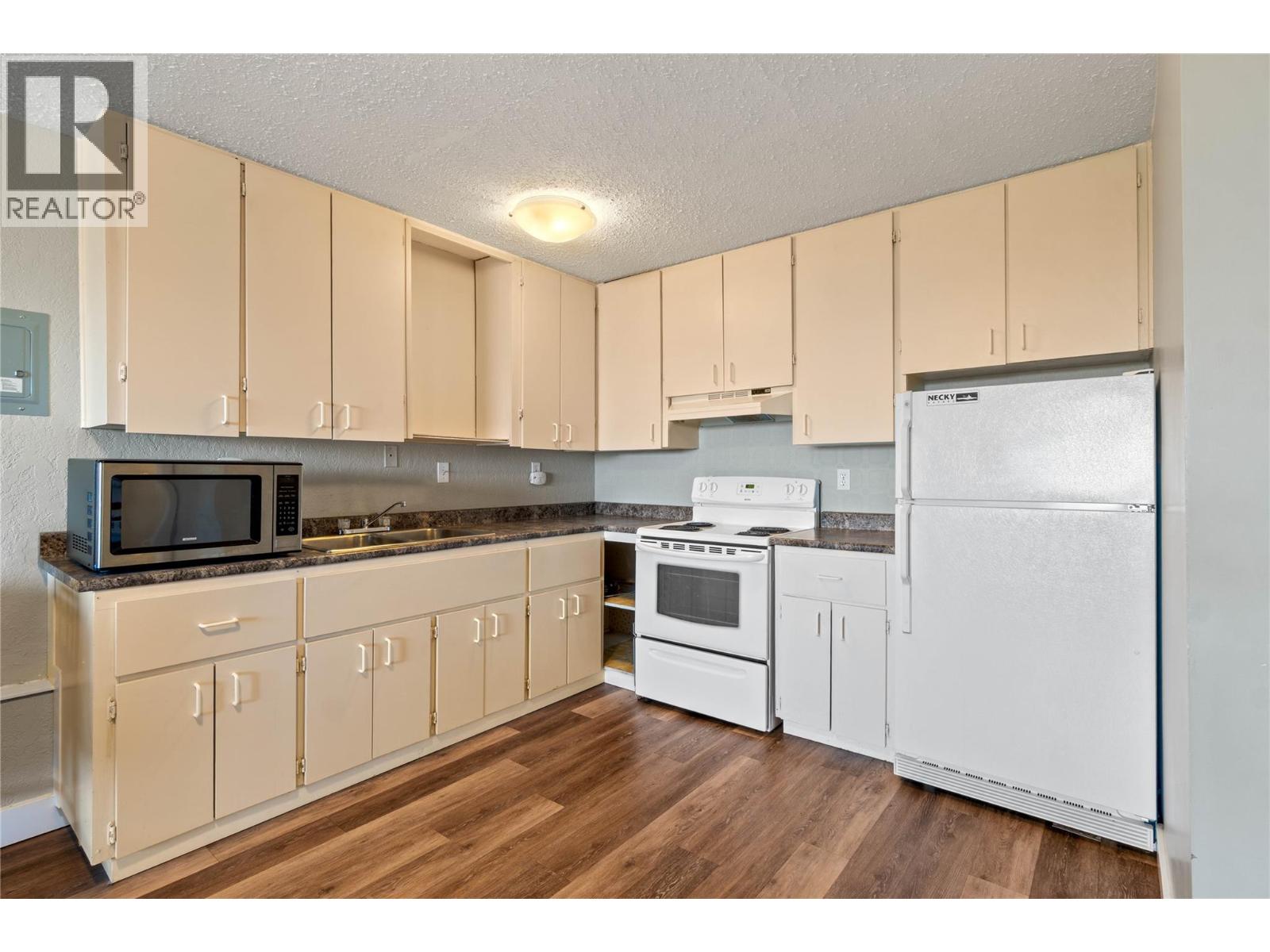 890 Gleneagles Drive, Kamloops, British Columbia  V2E 1K3 - Photo 32 - 10384800
