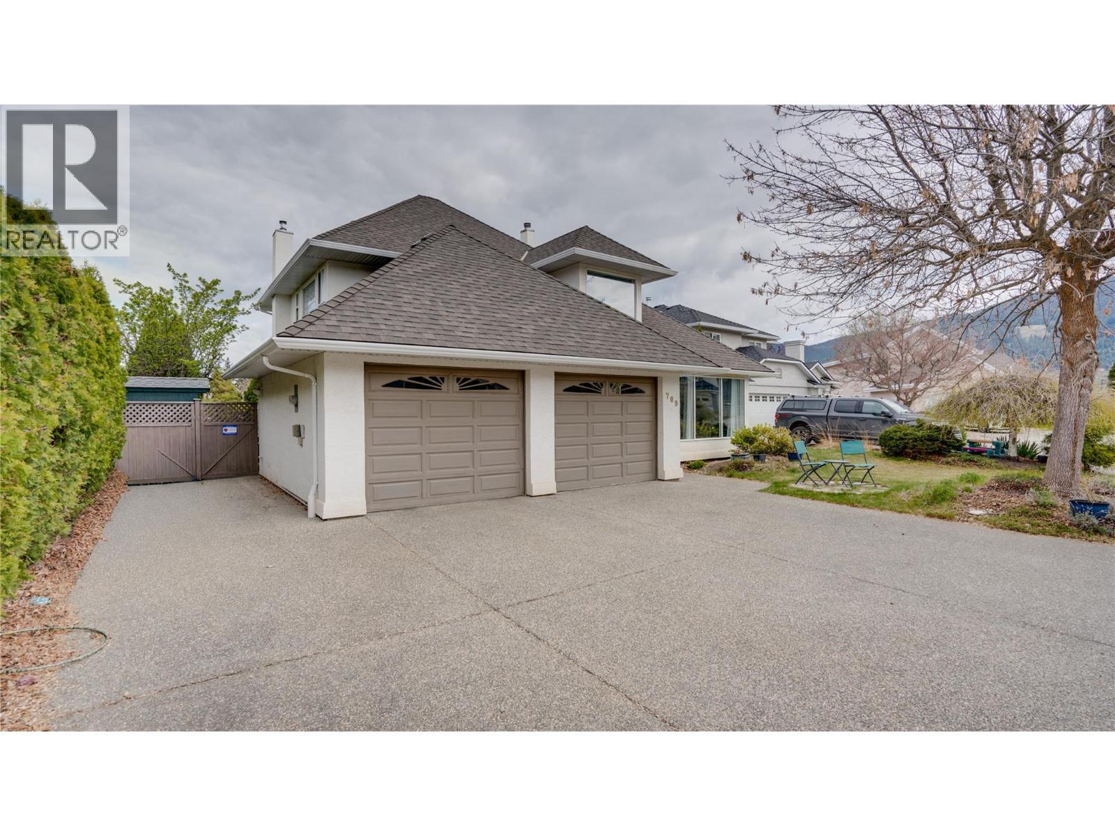 709 Cavalier Court, Vernon, British Columbia  V1T 9M6 - Photo 2 - 10384062