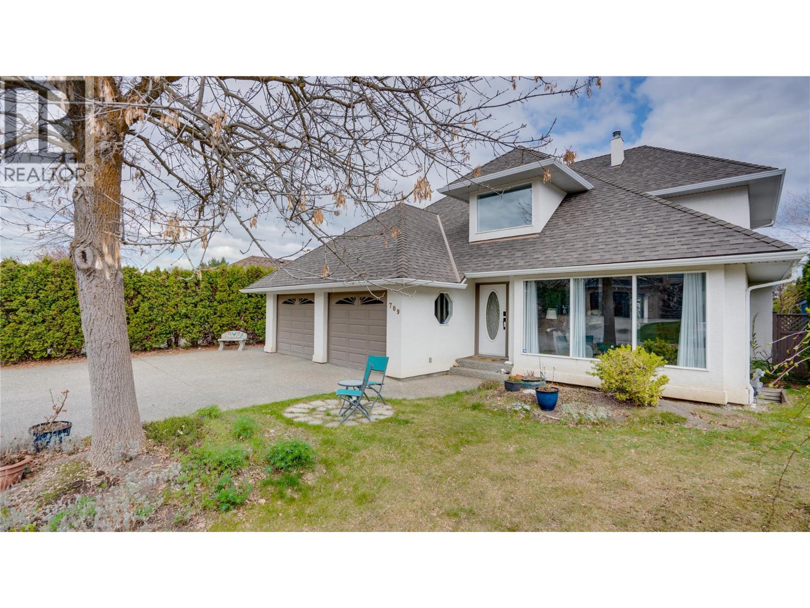 709 Cavalier Court, Vernon, British Columbia  V1T 9M6 - Photo 3 - 10384062