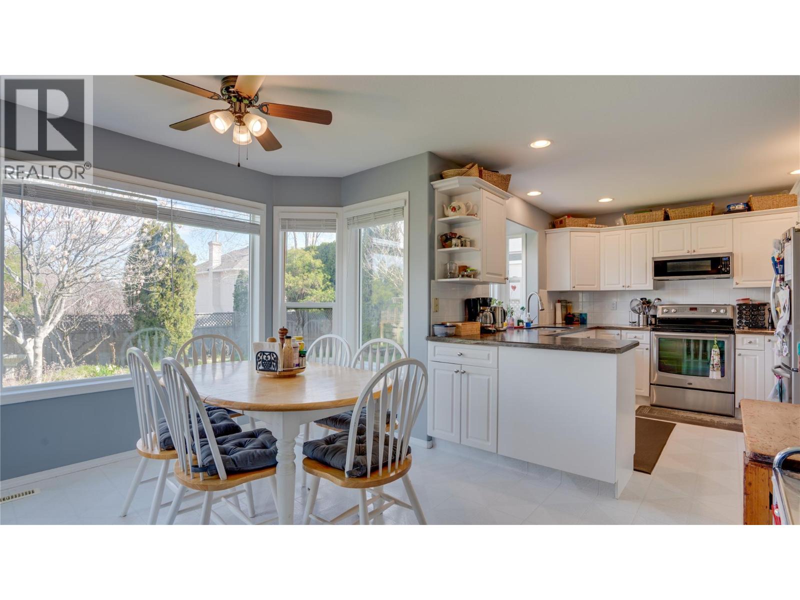 709 Cavalier Court, Vernon, British Columbia  V1T 9M6 - Photo 4 - 10384062