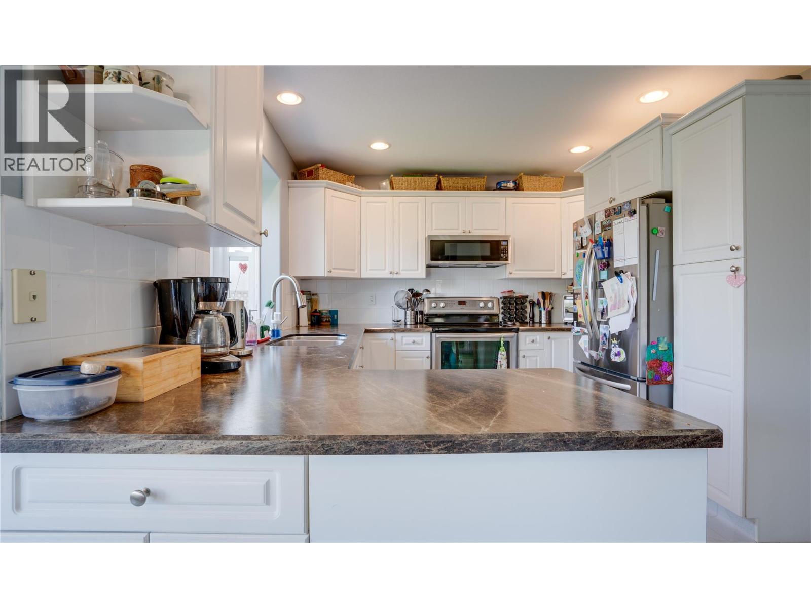 709 Cavalier Court, Vernon, British Columbia  V1T 9M6 - Photo 5 - 10384062