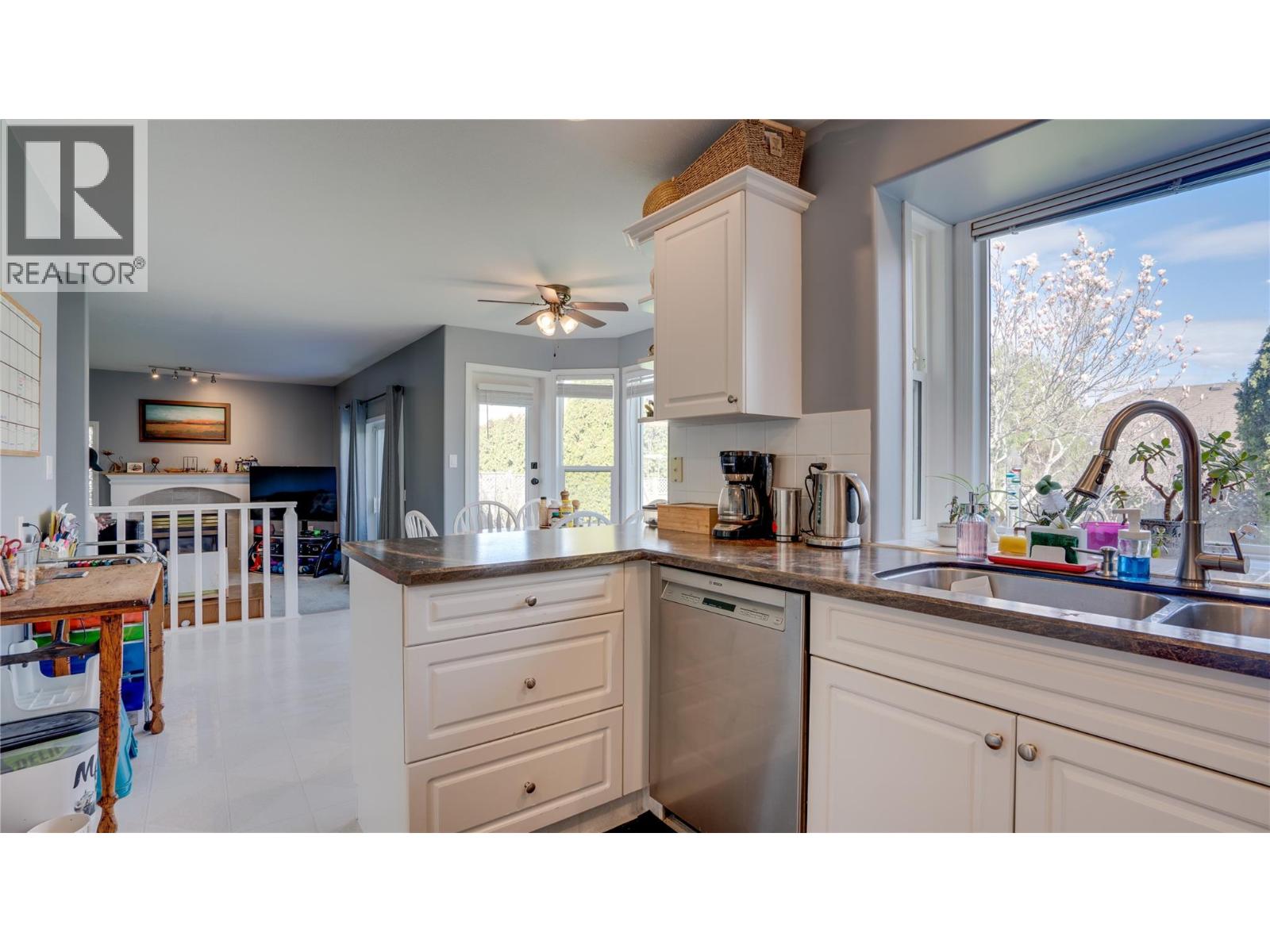 709 Cavalier Court, Vernon, British Columbia  V1T 9M6 - Photo 7 - 10384062