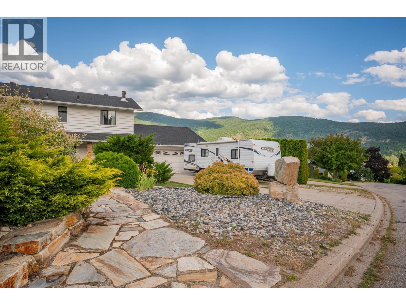 3421 Southridge Drive, Castlegar, British Columbia  V1N 3X7 - Photo 4 - 10384253