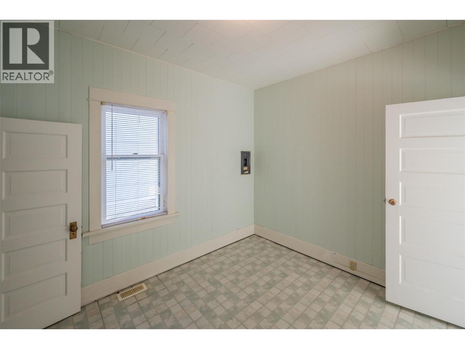 363 Nanaimo Avenue W, Penticton, British Columbia  V2A 1N8 - Photo 10 - 10384816