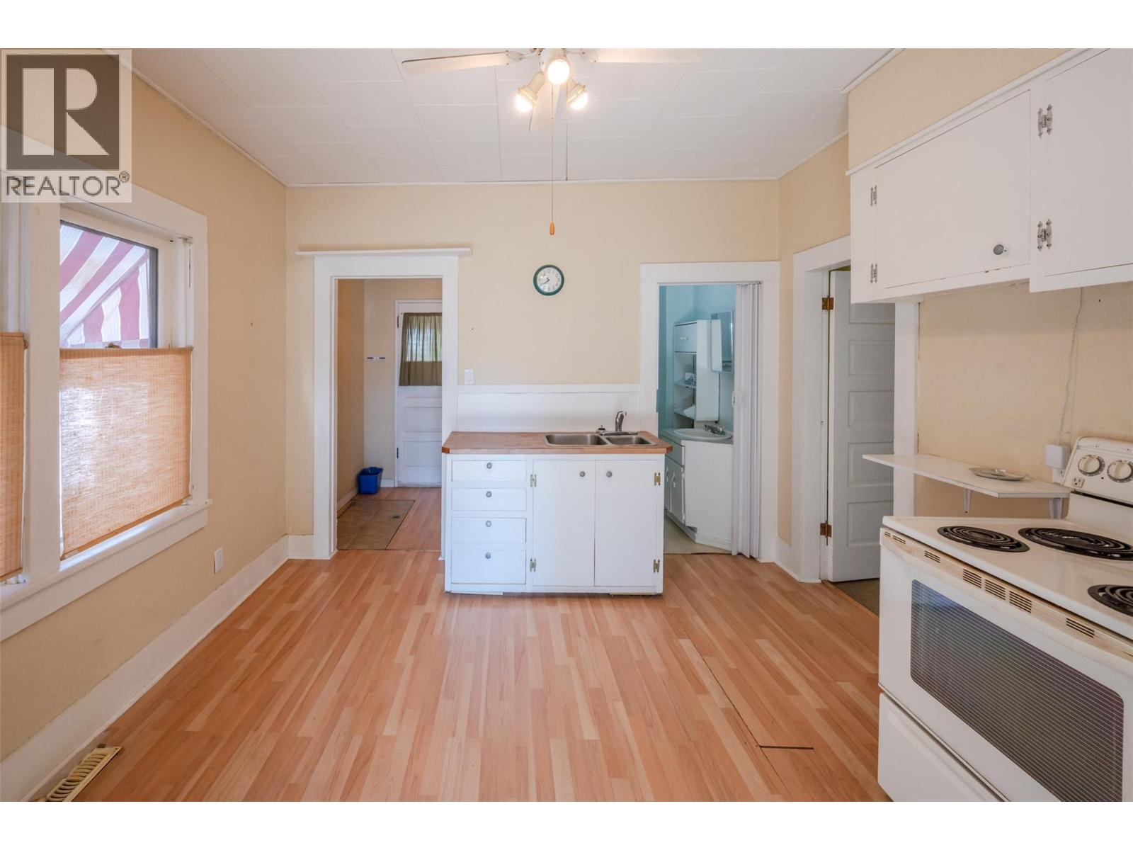 363 Nanaimo Avenue W, Penticton, British Columbia  V2A 1N8 - Photo 12 - 10384816