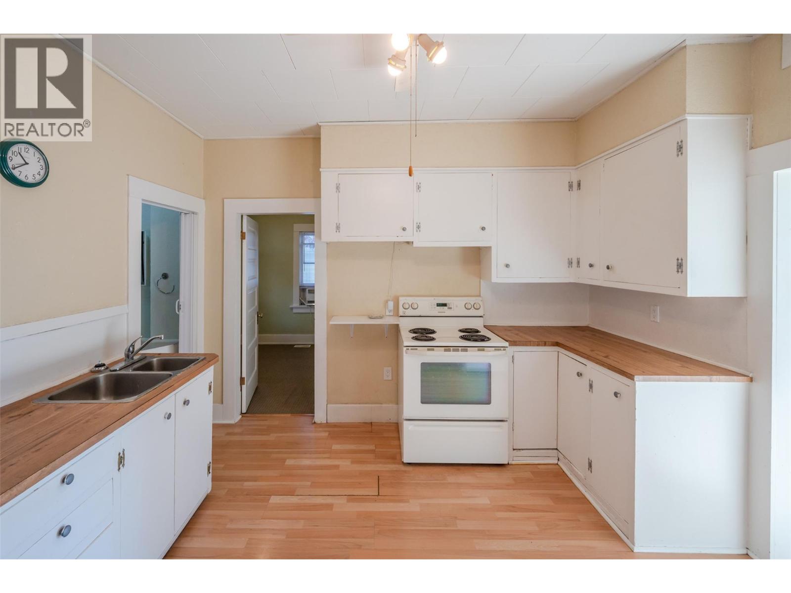 363 Nanaimo Avenue W, Penticton, British Columbia  V2A 1N8 - Photo 13 - 10384816