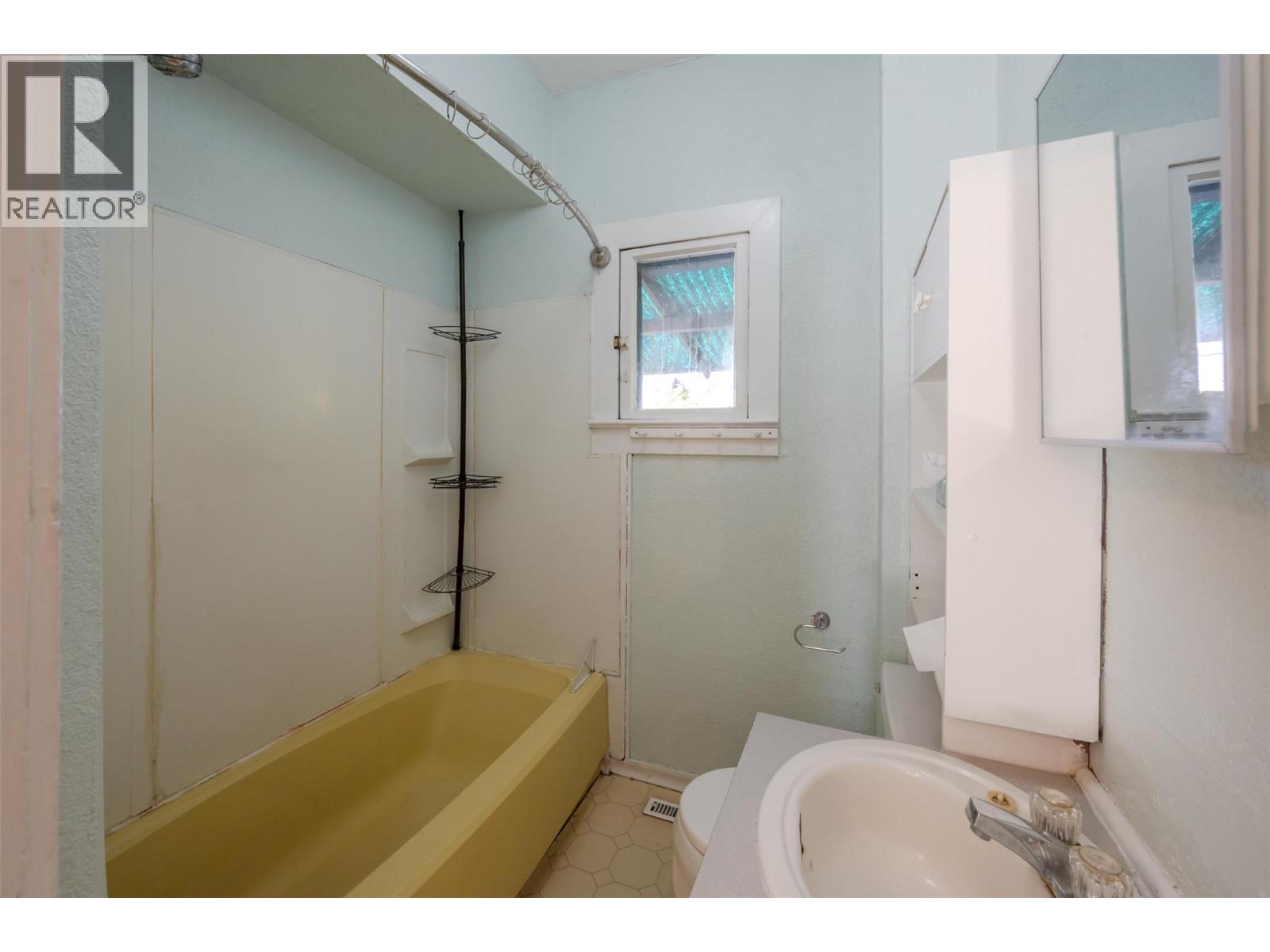 363 Nanaimo Avenue W, Penticton, British Columbia  V2A 1N8 - Photo 16 - 10384816