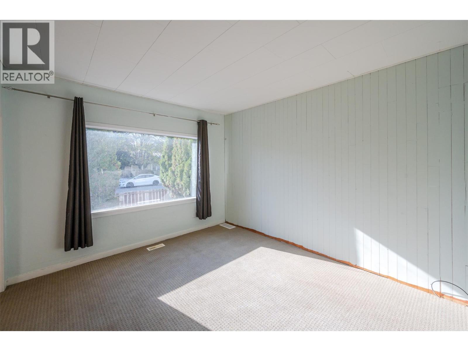 363 Nanaimo Avenue W, Penticton, British Columbia  V2A 1N8 - Photo 2 - 10384816