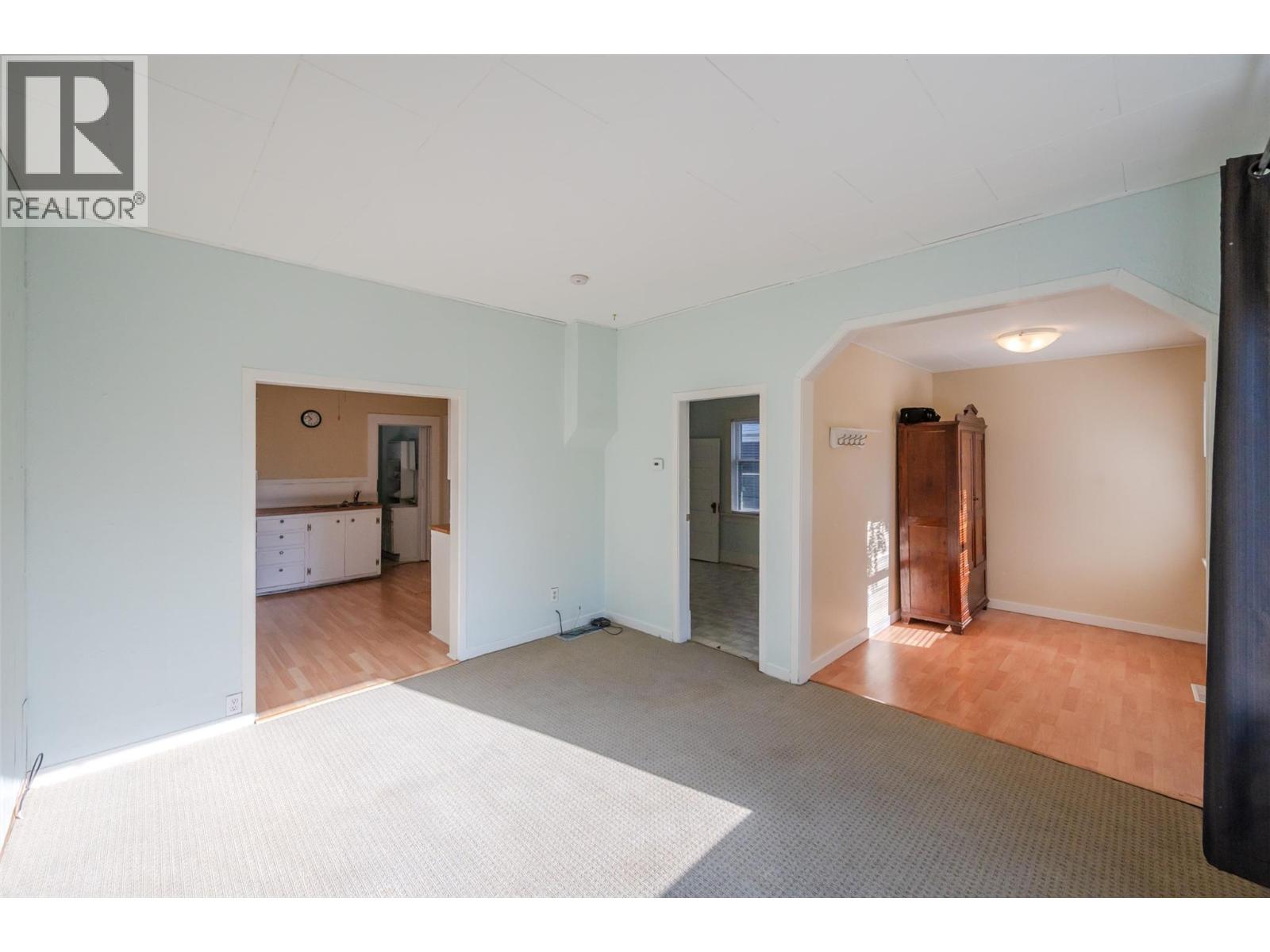 363 Nanaimo Avenue W, Penticton, British Columbia  V2A 1N8 - Photo 4 - 10384816