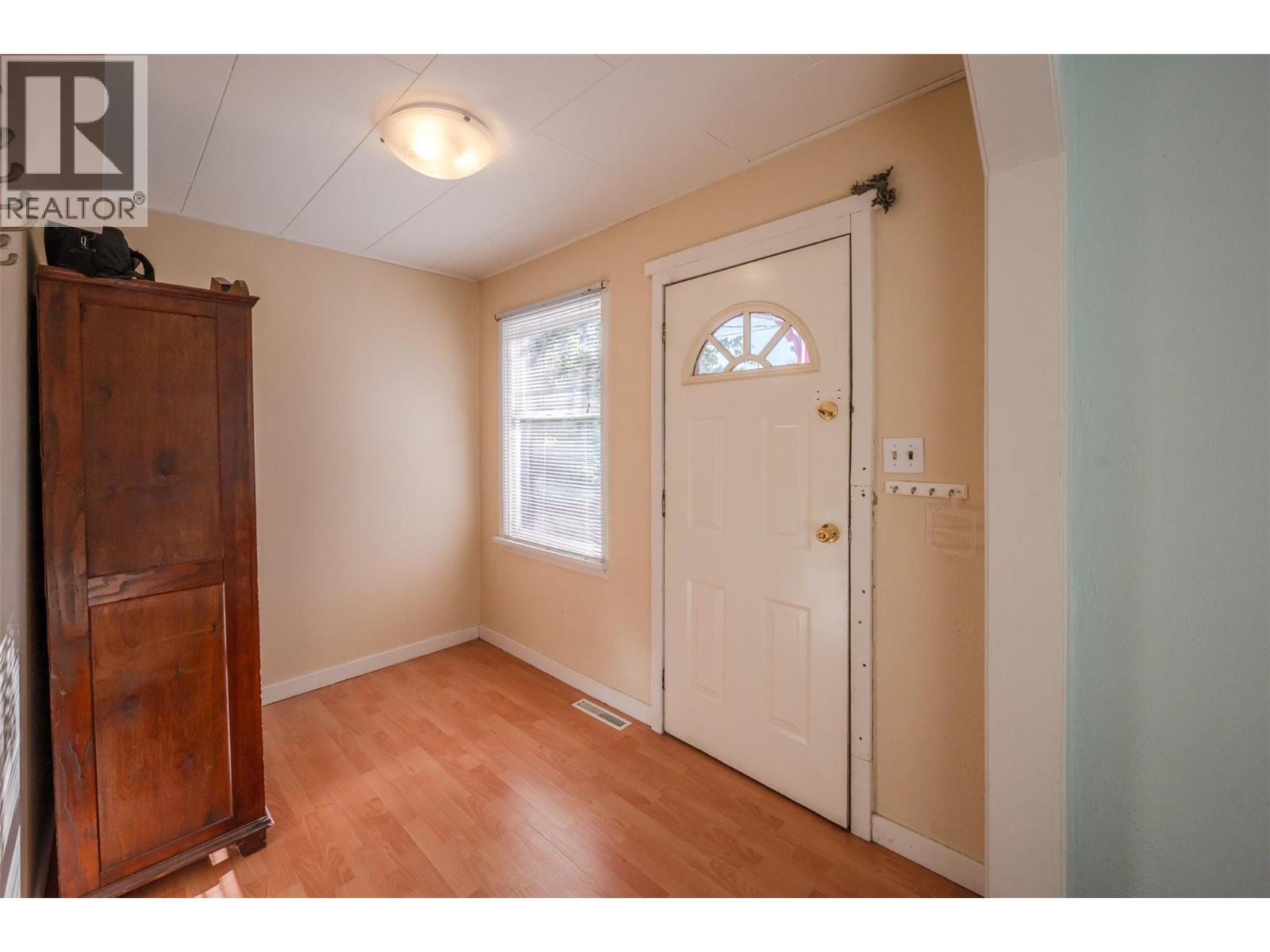 363 Nanaimo Avenue W, Penticton, British Columbia  V2A 1N8 - Photo 6 - 10384816