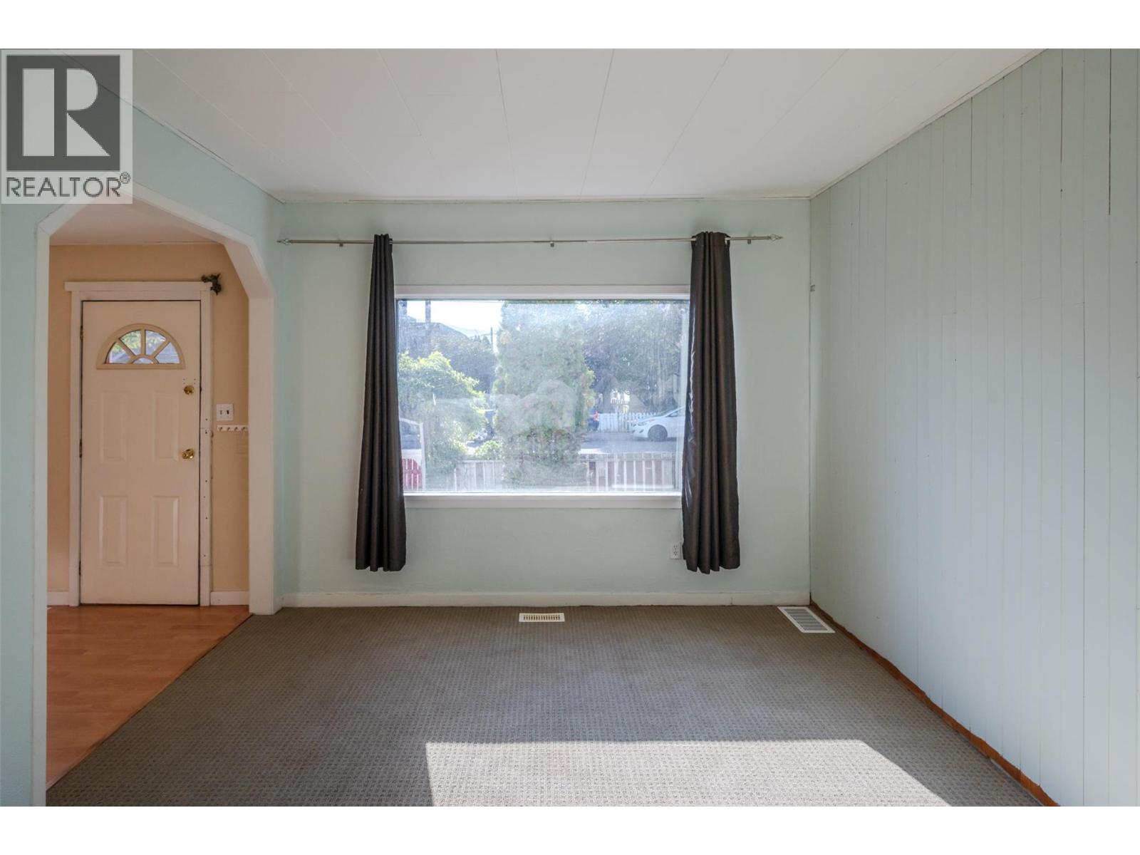 363 Nanaimo Avenue W, Penticton, British Columbia  V2A 1N8 - Photo 7 - 10384816
