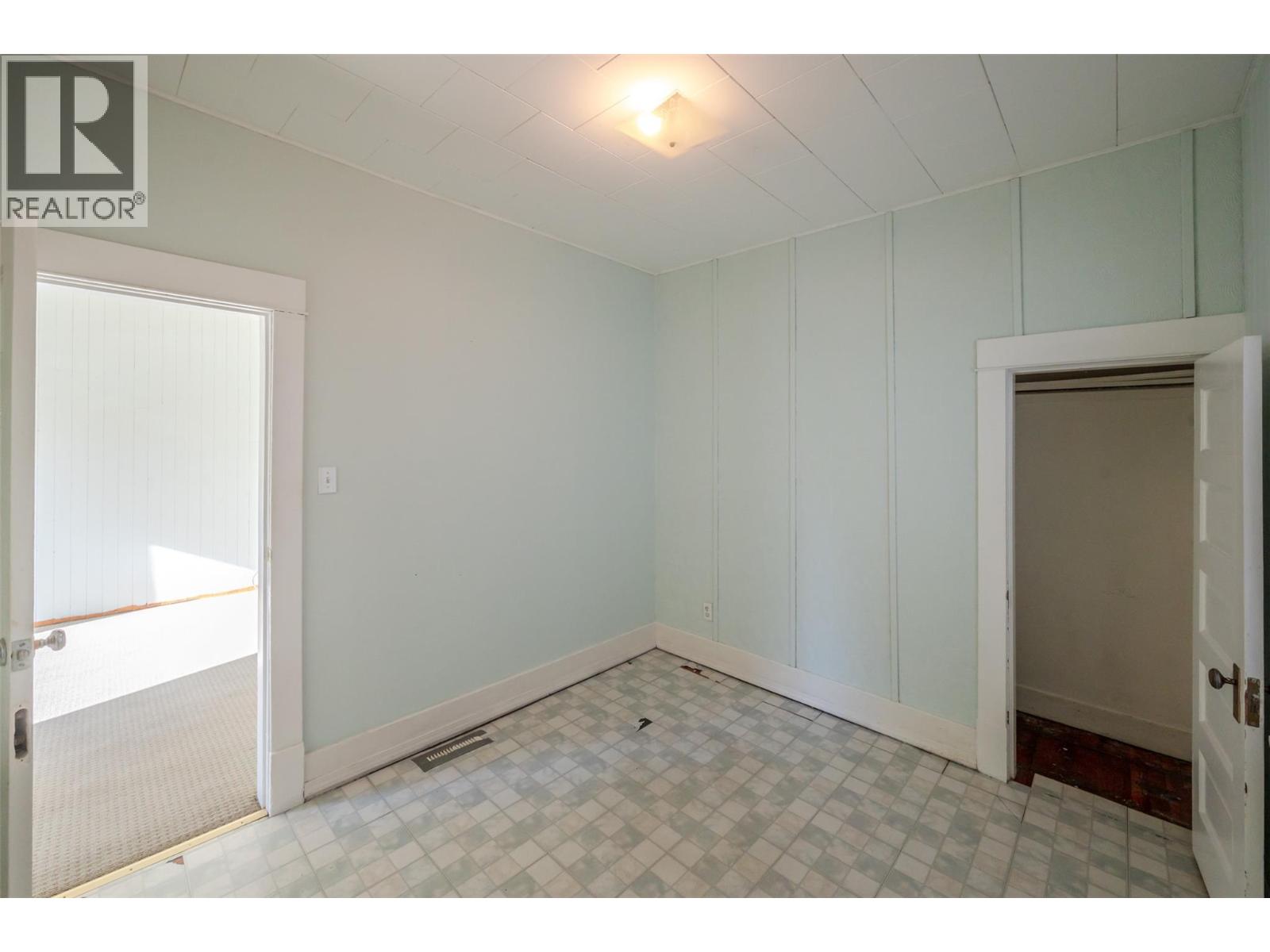 363 Nanaimo Avenue W, Penticton, British Columbia  V2A 1N8 - Photo 9 - 10384816