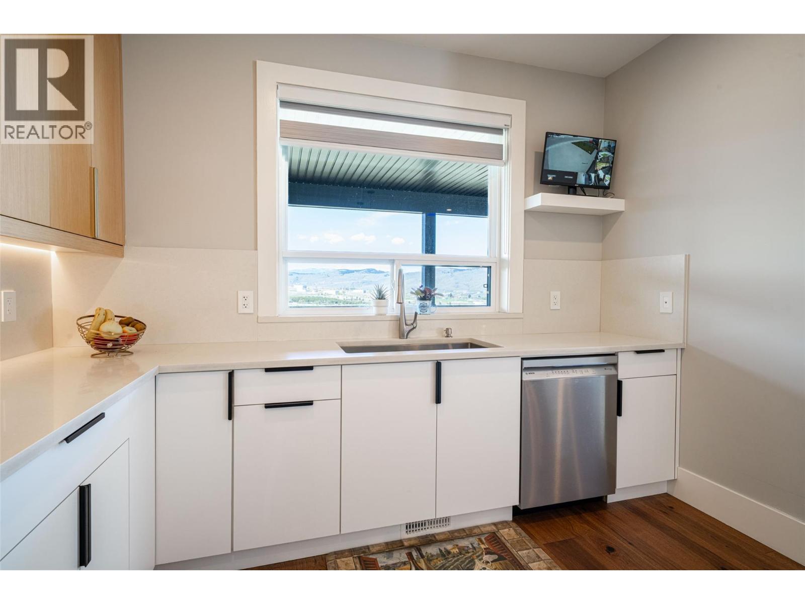950 Mt Griffin Road, Vernon, British Columbia  V1B 0A5 - Photo 10 - 10384396