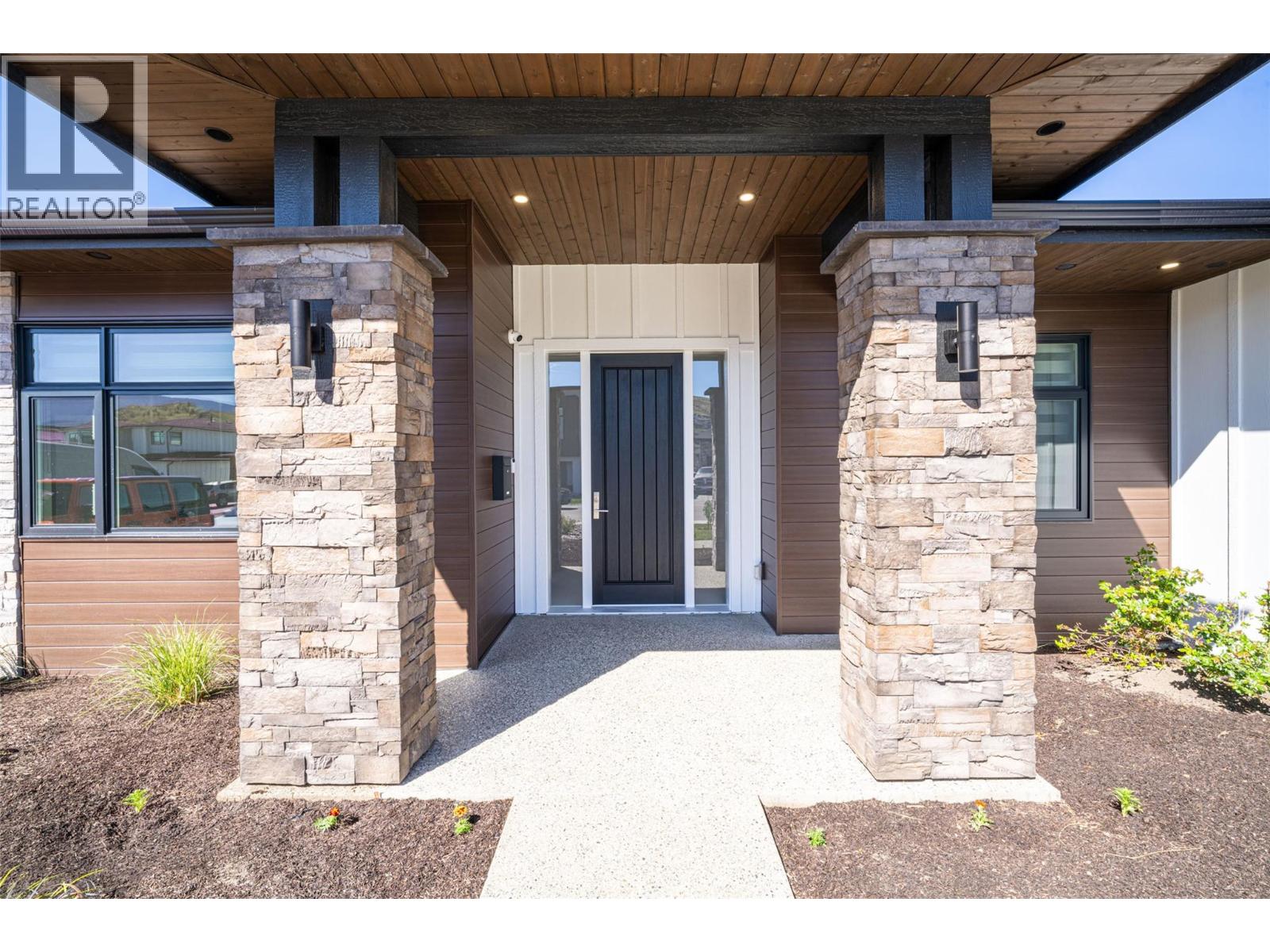 950 Mt Griffin Road, Vernon, British Columbia  V1B 0A5 - Photo 3 - 10384396