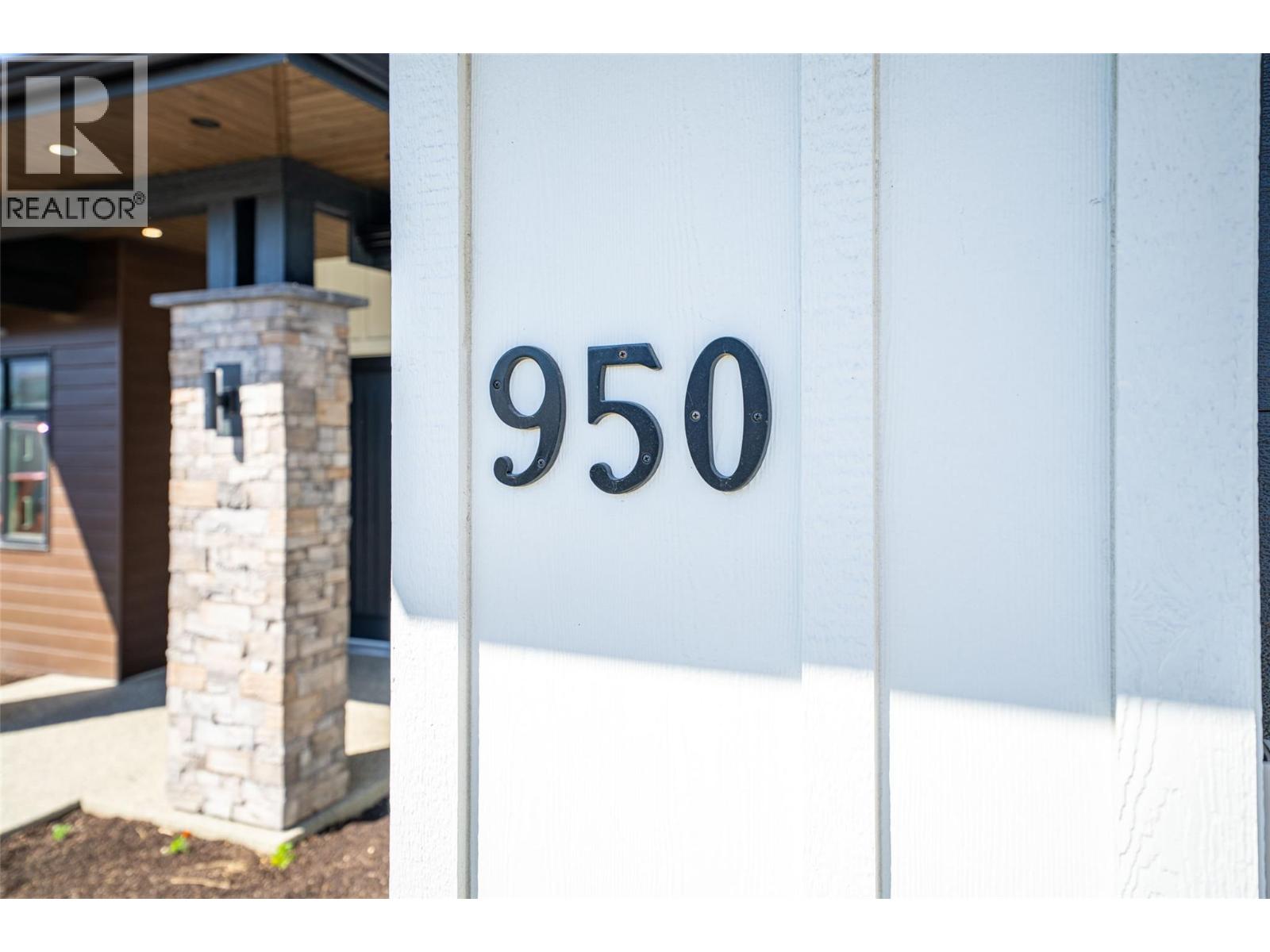 950 Mt Griffin Road, Vernon, British Columbia  V1B 0A5 - Photo 4 - 10384396