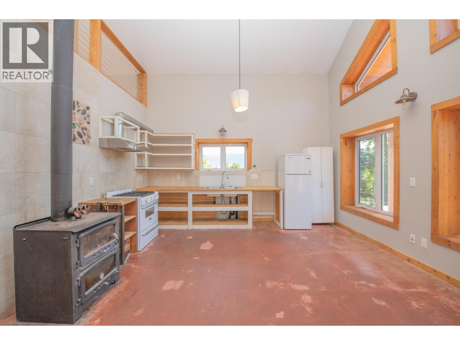 263 Albers Road, Lumby, British Columbia  V0E 2G5 - Photo 14 - 10384794
