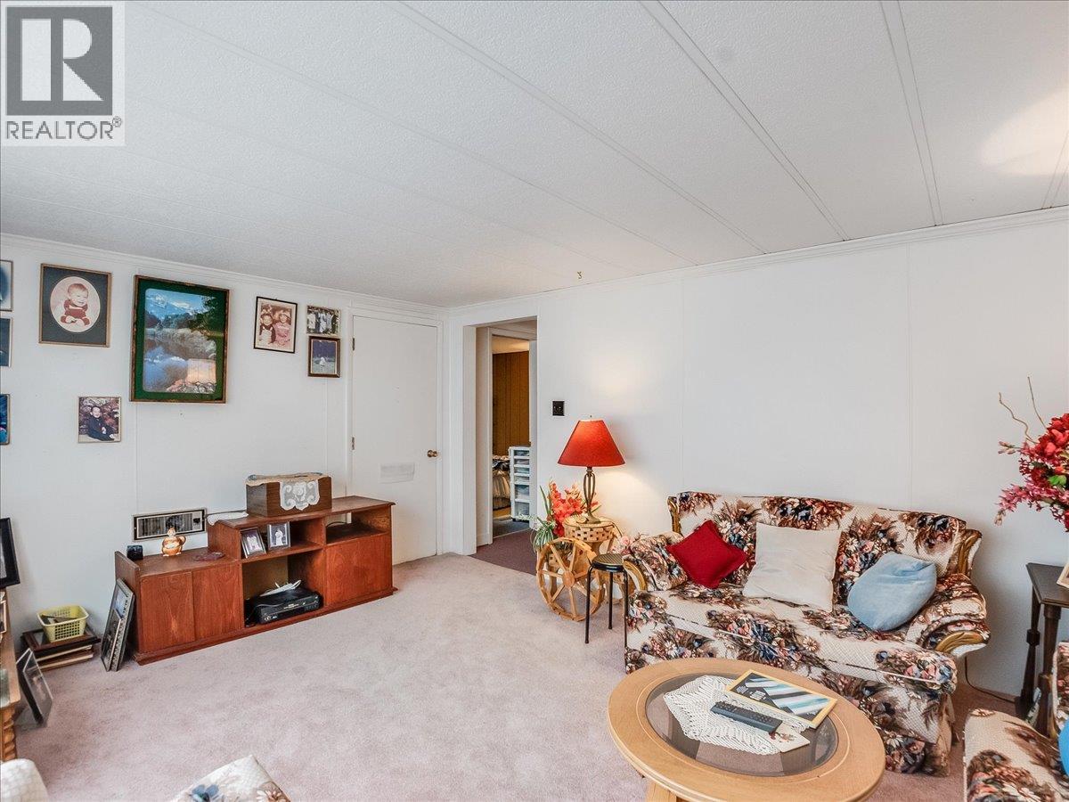 637 9th Avenue, Castlegar, British Columbia  V1N 1M5 - Photo 11 - 10384840