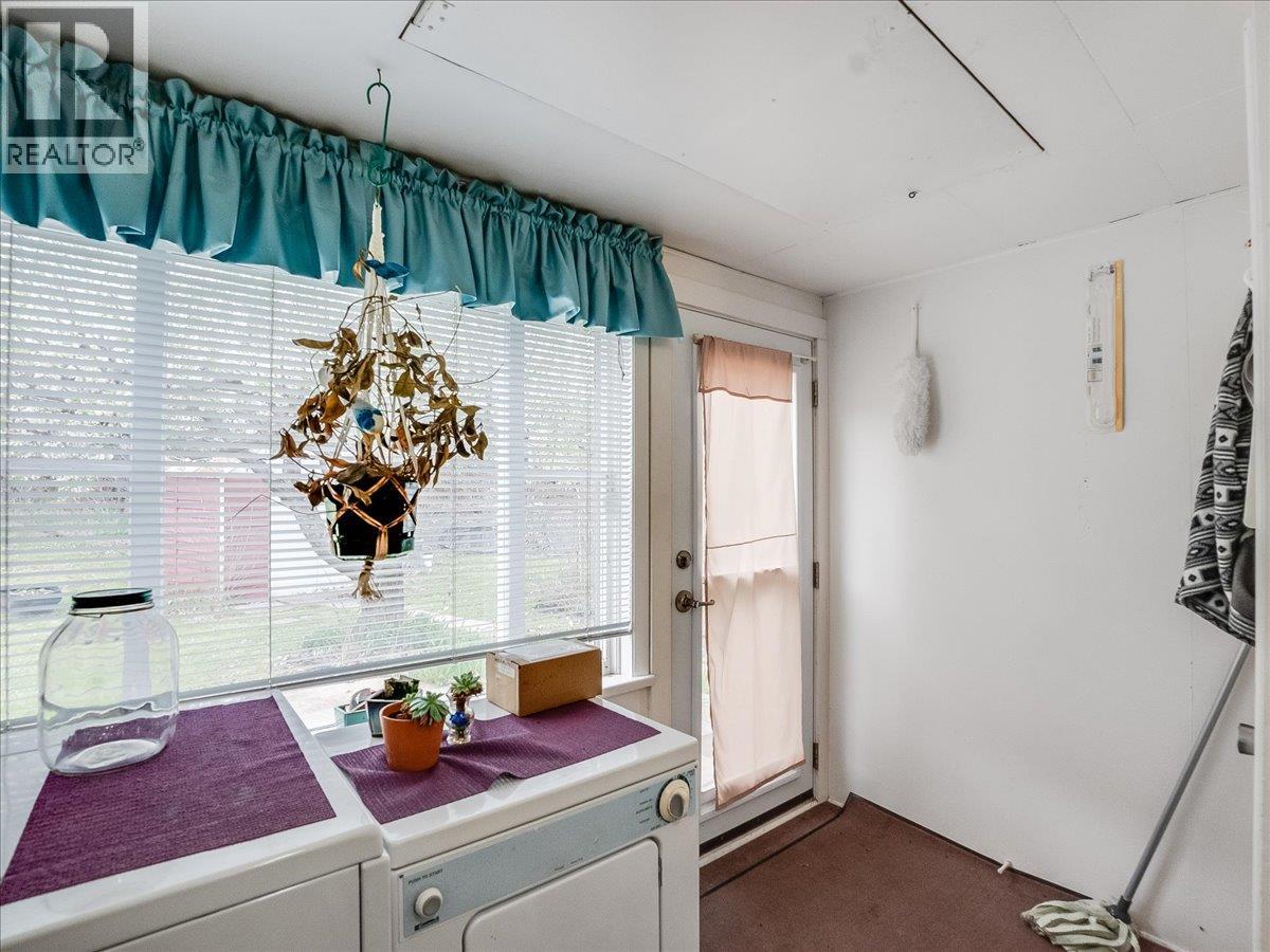 637 9th Avenue, Castlegar, British Columbia  V1N 1M5 - Photo 21 - 10384840