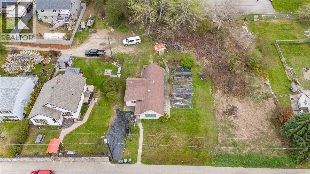 637 9th Avenue, Castlegar, British Columbia  V1N 1M5 - Photo 4 - 10384840