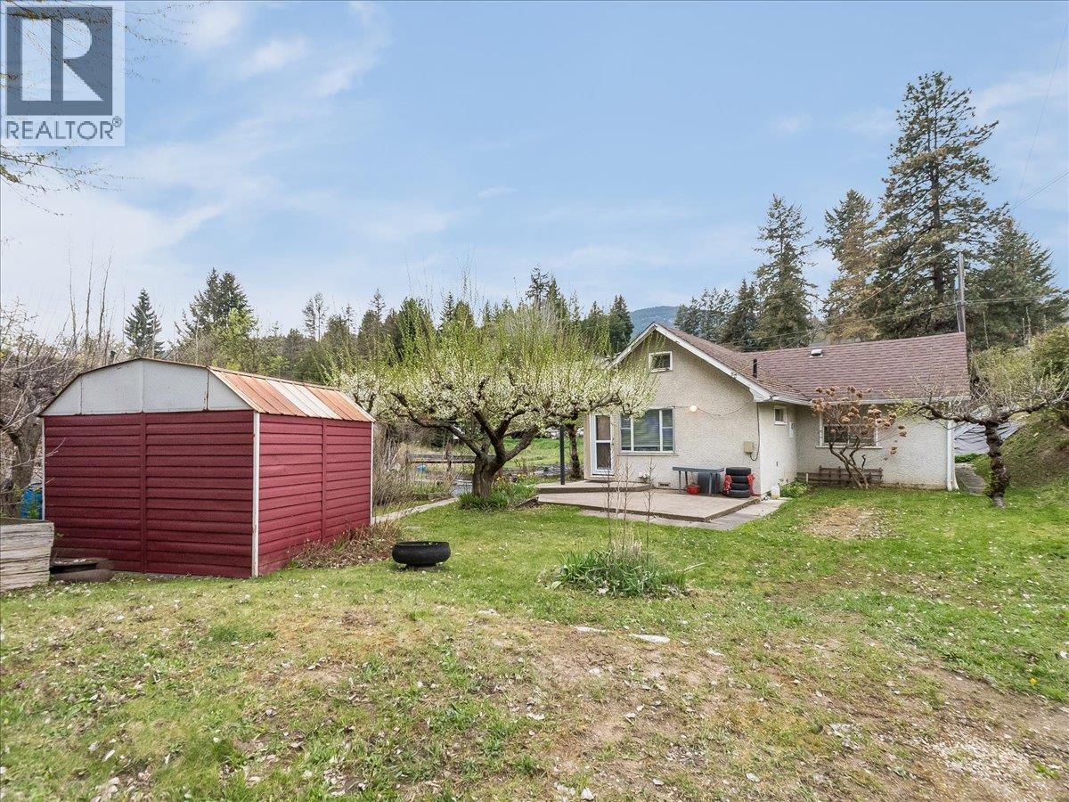 637 9th Avenue, Castlegar, British Columbia  V1N 1M5 - Photo 8 - 10384840