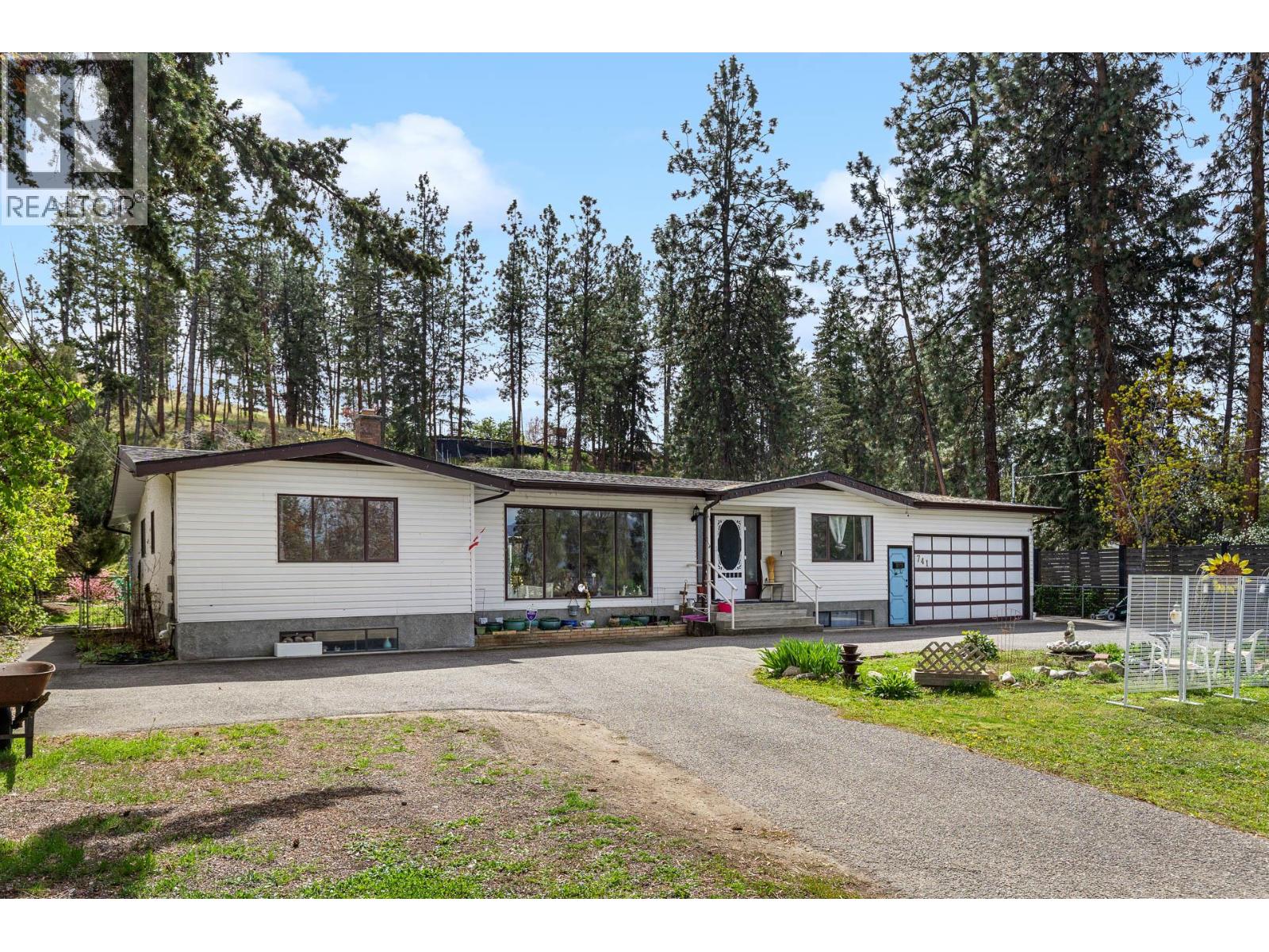 741 Barnaby Road, Kelowna, British Columbia  V1W 4N9 - Photo 1 - 10384804
