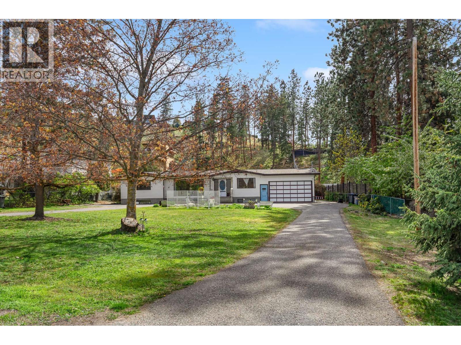 741 Barnaby Road, Kelowna, British Columbia  V1W 4N9 - Photo 2 - 10384804