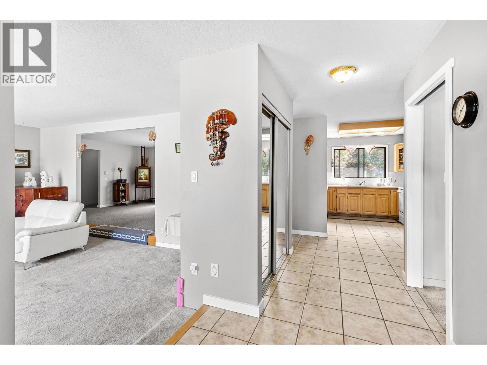 741 Barnaby Road, Kelowna, British Columbia  V1W 4N9 - Photo 4 - 10384804