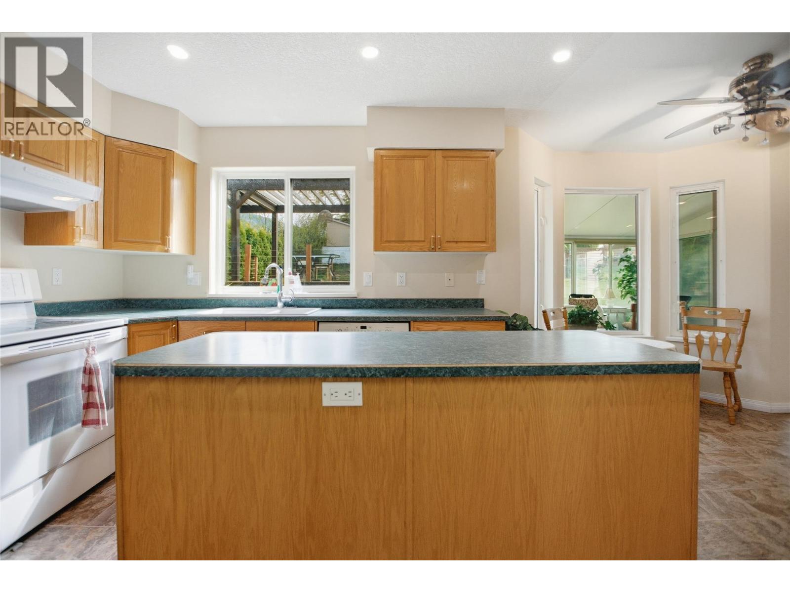 2890 Scott Place, Merritt, British Columbia  V1K 1G1 - Photo 13 - 10384847