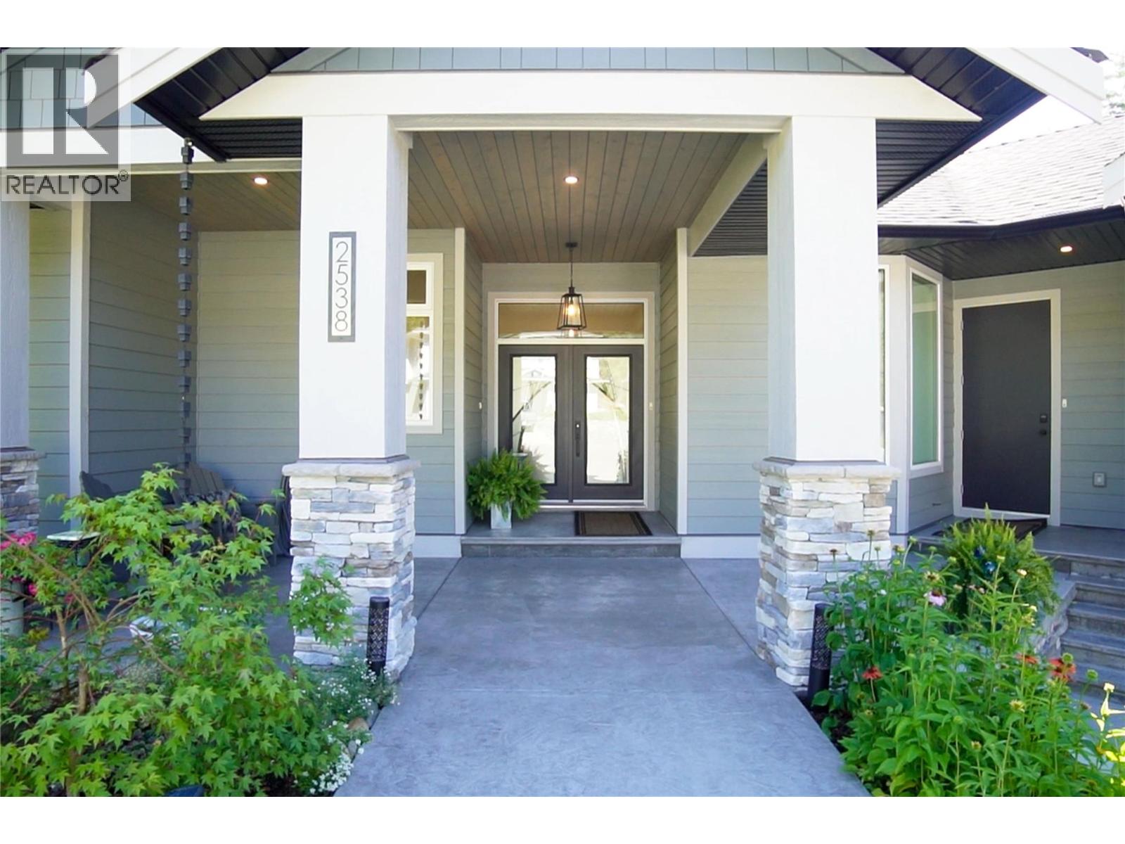 2538 Valley Place, Blind Bay, British Columbia  V0E 1H2 - Photo 3 - 10384579