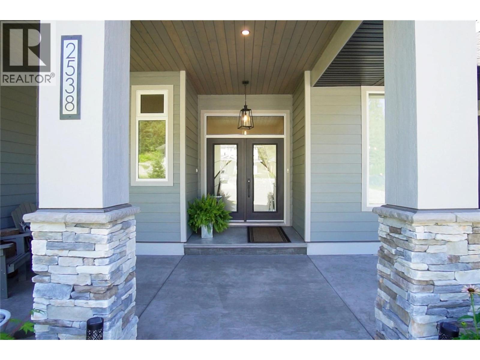 2538 Valley Place, Blind Bay, British Columbia  V0E 1H2 - Photo 4 - 10384579