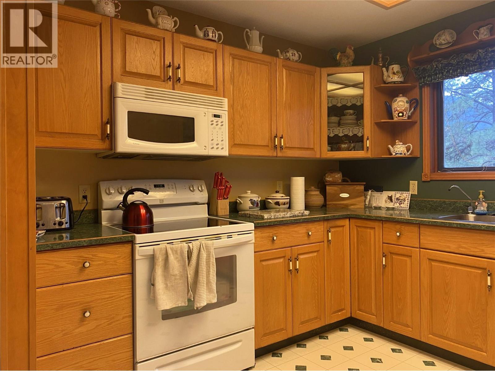 9820 Granby Road, Grand Forks, British Columbia  V0H 1H1 - Photo 4 - 10383522