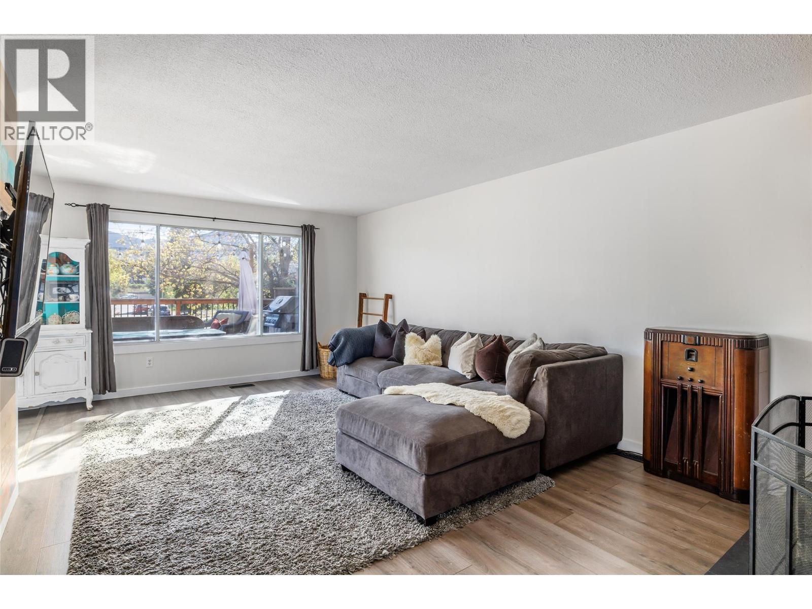 610 Chepesuik Court, Kelowna, British Columbia  V1X 5S5 - Photo 5 - 10380302