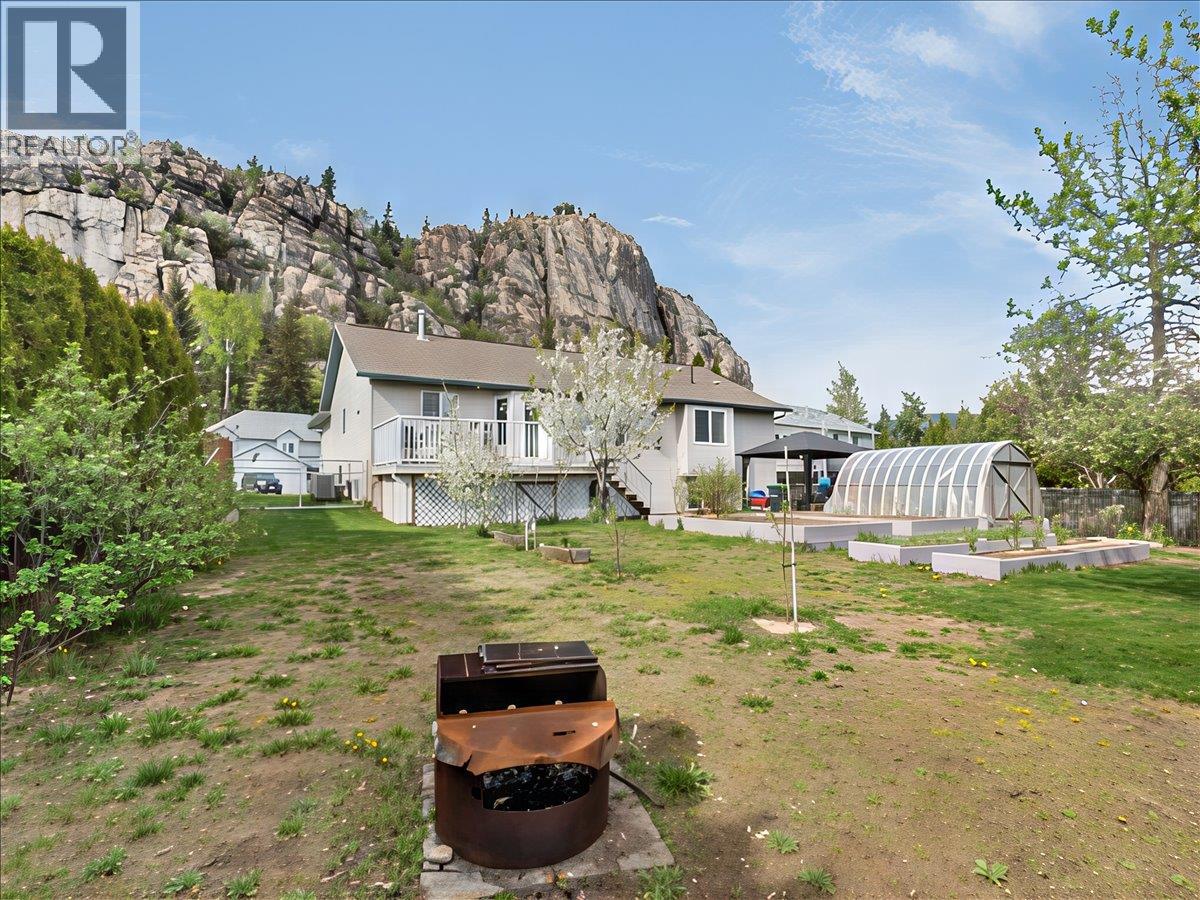 1486 37th Street, Castlegar, British Columbia  V1N 4J5 - Photo 10 - 10384575