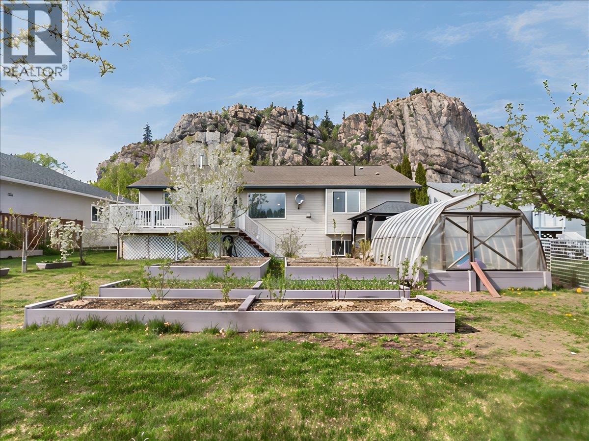 1486 37th Street, Castlegar, British Columbia  V1N 4J5 - Photo 6 - 10384575
