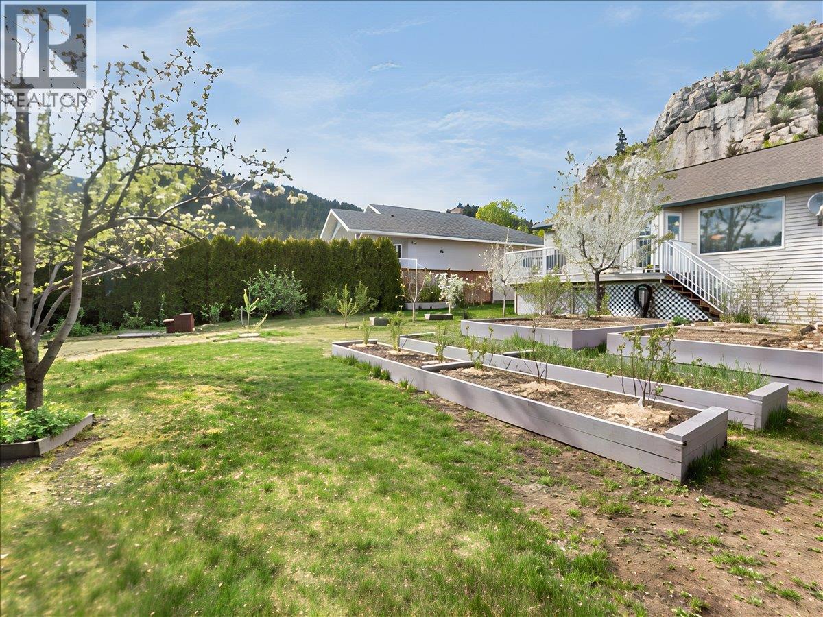 1486 37th Street, Castlegar, British Columbia  V1N 4J5 - Photo 7 - 10384575