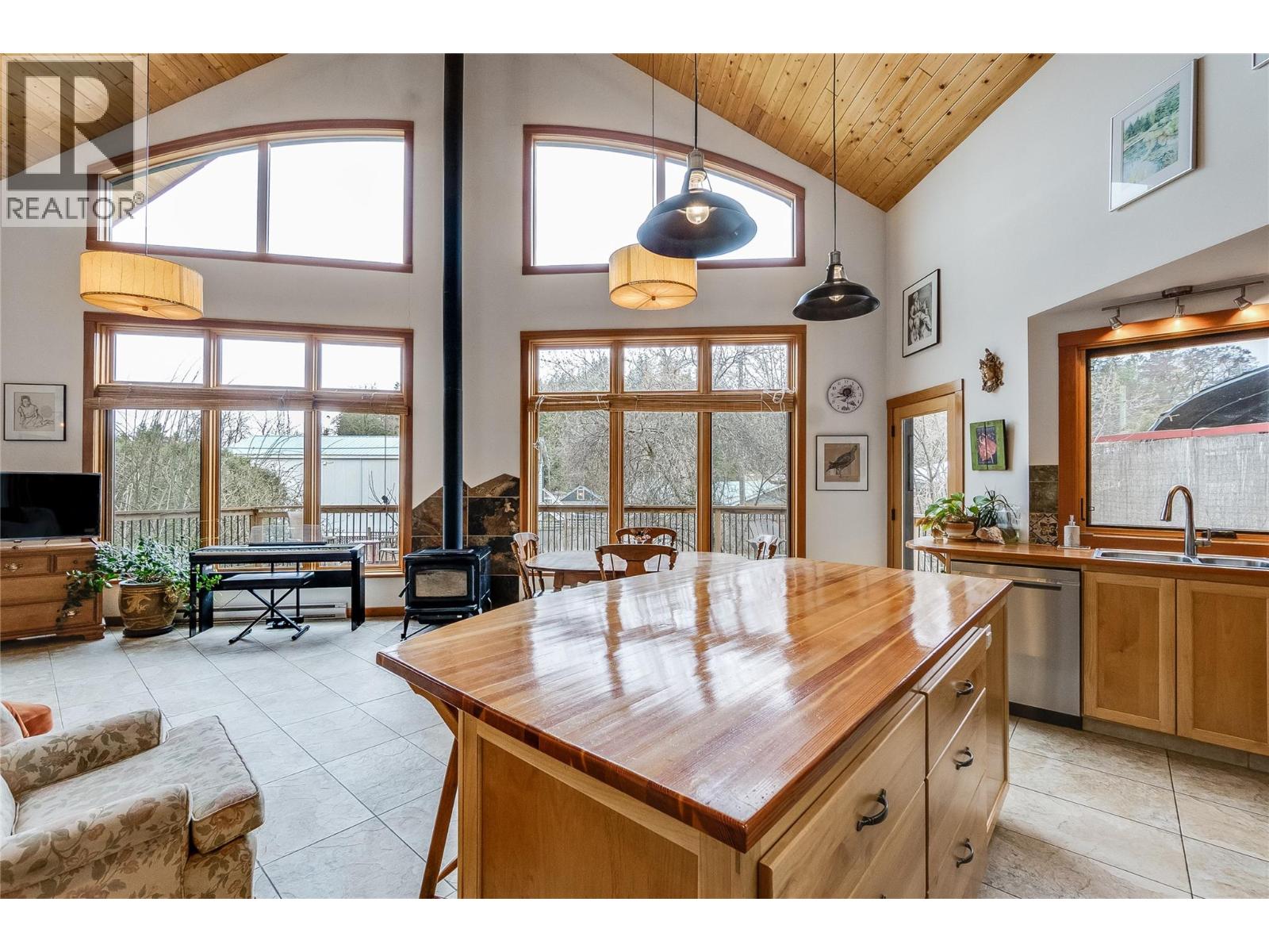 338 C Avenue, Kaslo, British Columbia  V0G 1M0 - Photo 13 - 10383909
