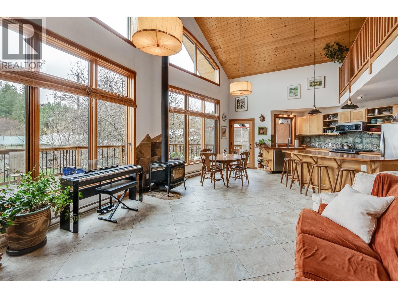 338 C Avenue, Kaslo, British Columbia  V0G 1M0 - Photo 16 - 10383909