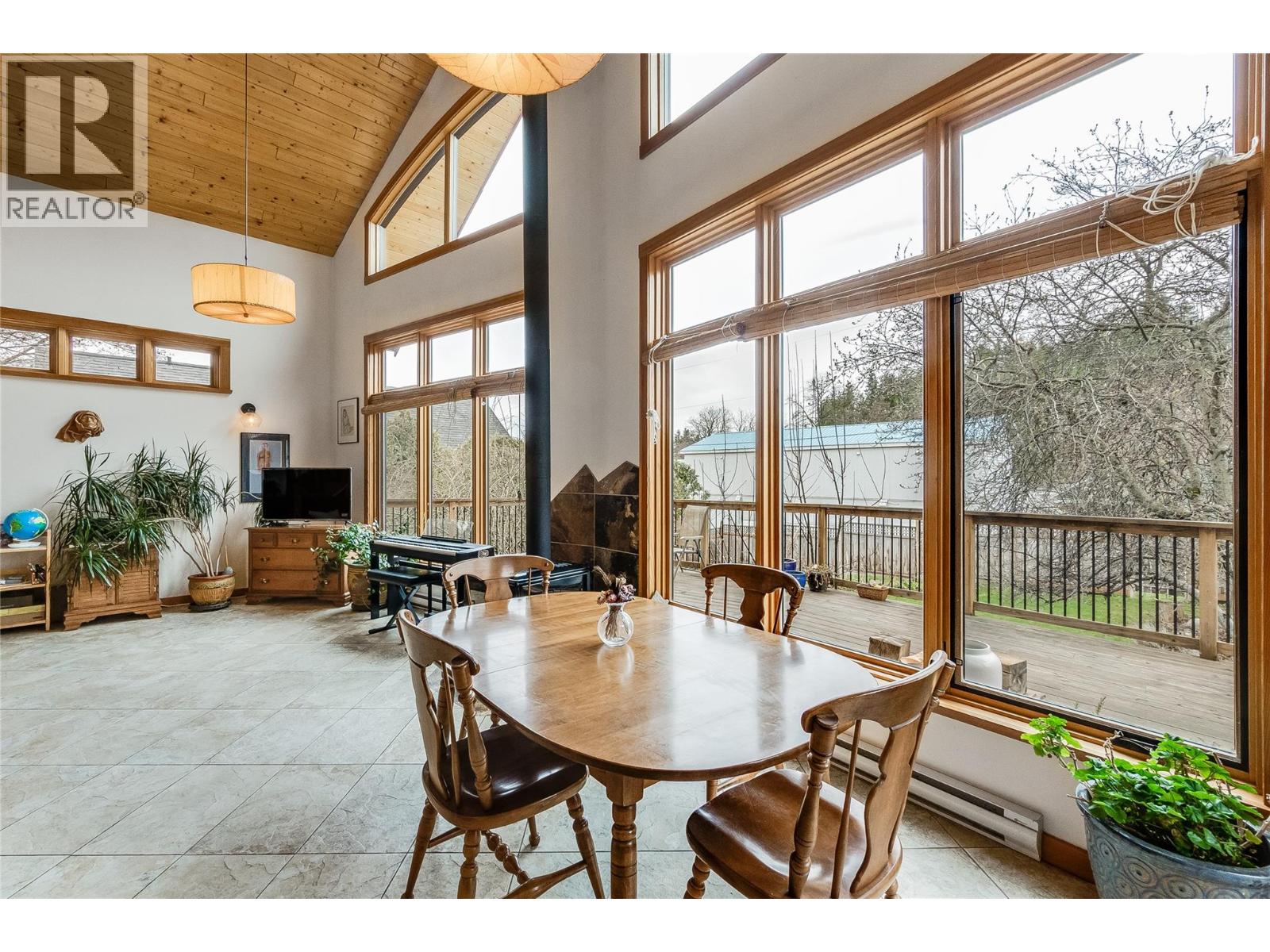 338 C Avenue, Kaslo, British Columbia  V0G 1M0 - Photo 17 - 10383909