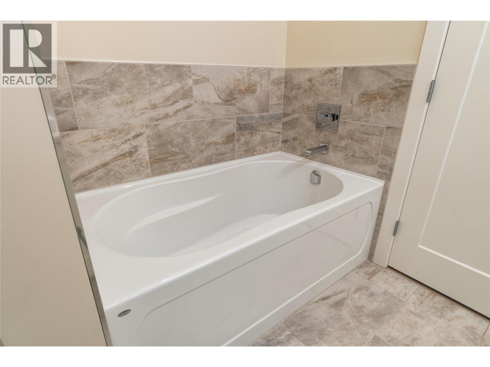 2251 14 Avenue Se, Salmon Arm, British Columbia  V1E 0E7 - Photo 44 - 10384767