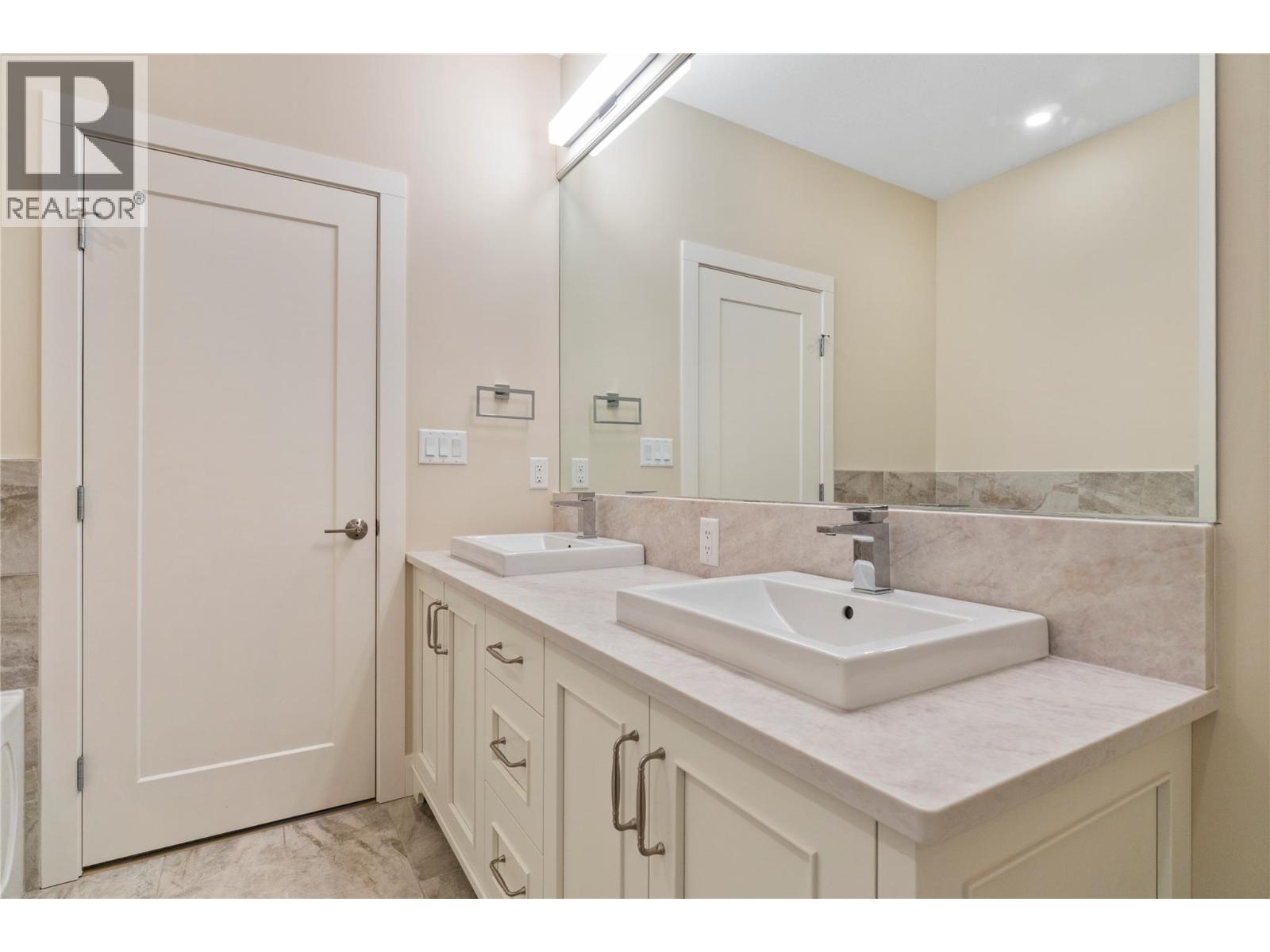 2251 14 Avenue Se, Salmon Arm, British Columbia  V1E 0E7 - Photo 45 - 10384767
