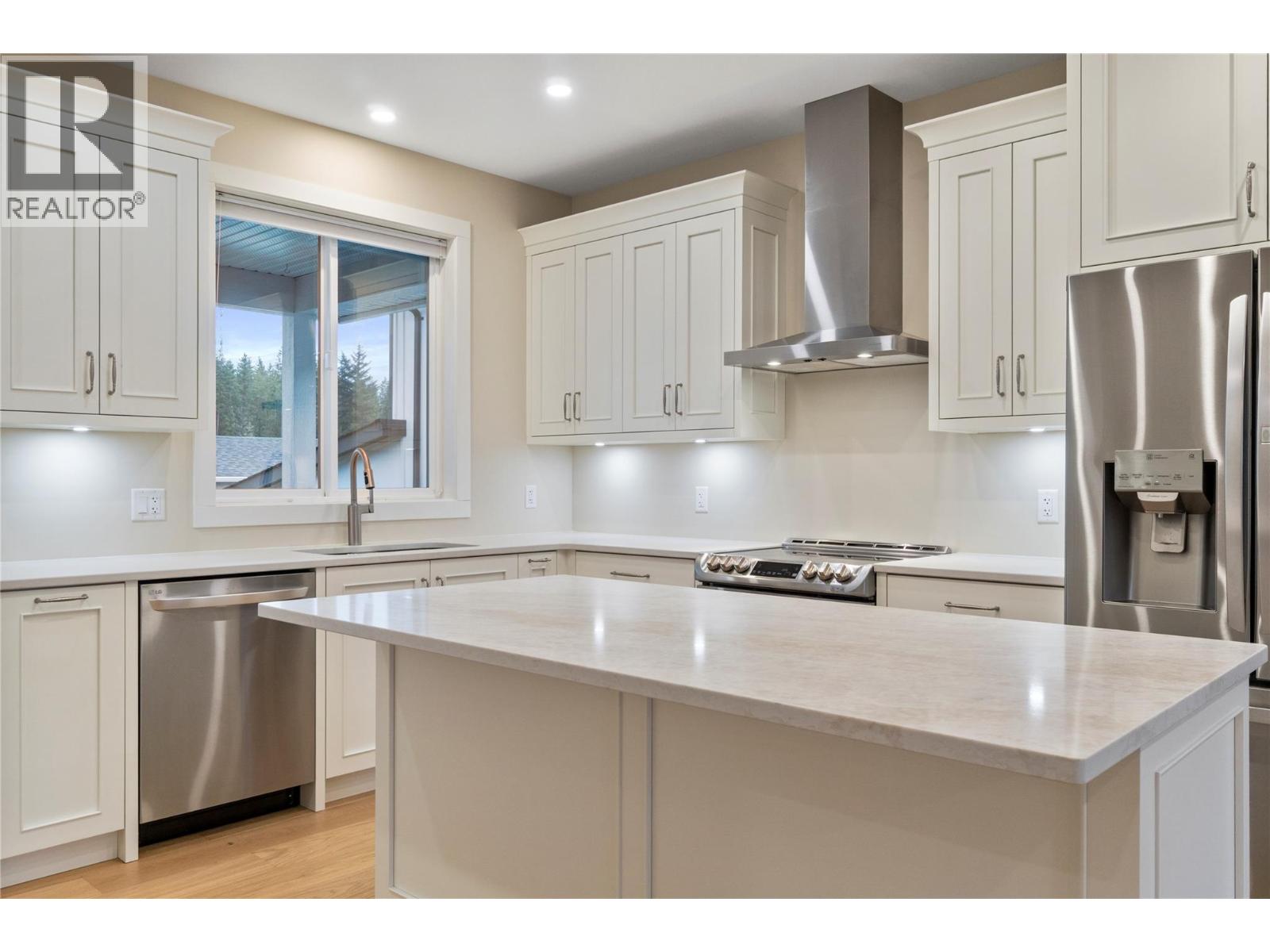 2251 14 Avenue Se, Salmon Arm, British Columbia  V1E 0E7 - Photo 5 - 10384767