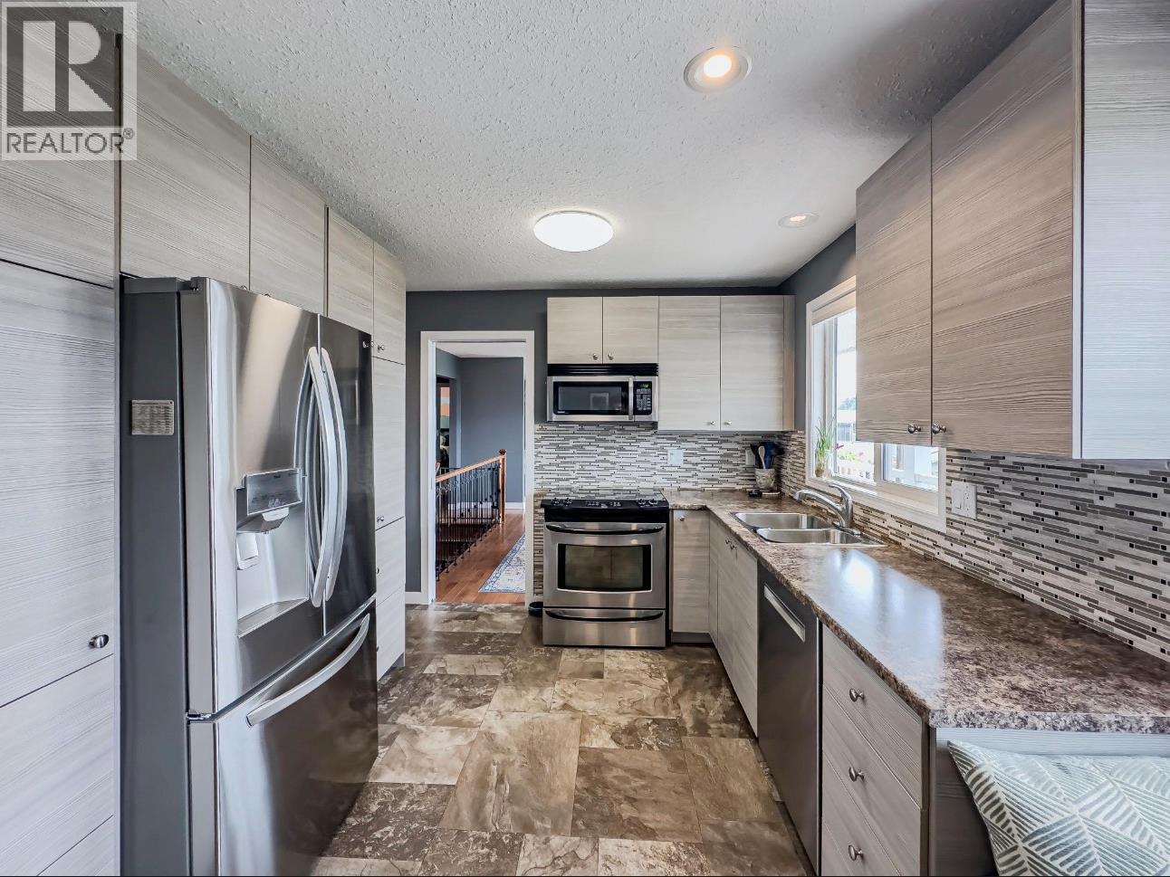 1572 Mt Dufferin Drive, Kamloops, British Columbia  V2E 1A2 - Photo 9 - 10384827