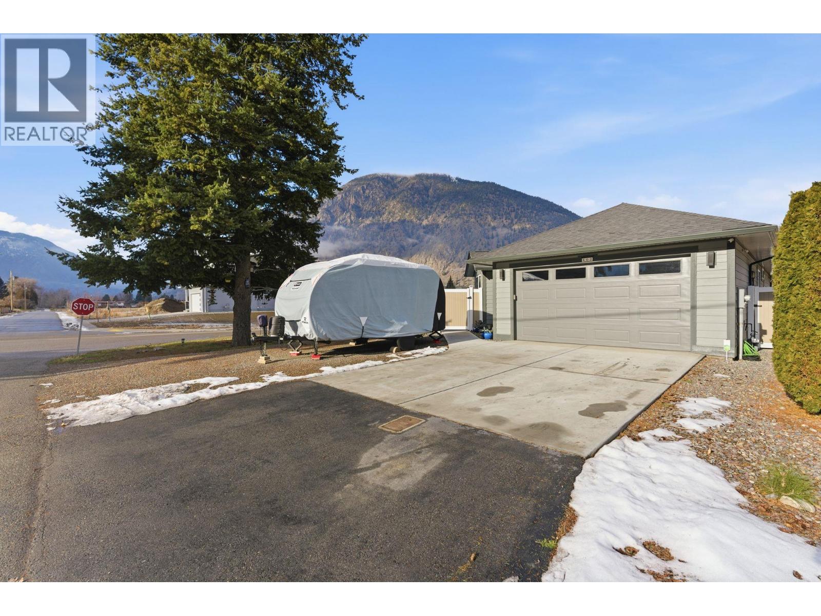 402 11 Avenue, Keremeos, British Columbia  V0X 1N3 - Photo 2 - 10384859