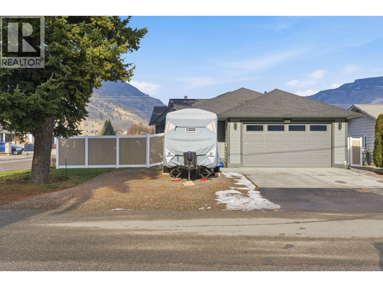 402 11 Avenue, Keremeos, British Columbia  V0X 1N3 - Photo 3 - 10384859