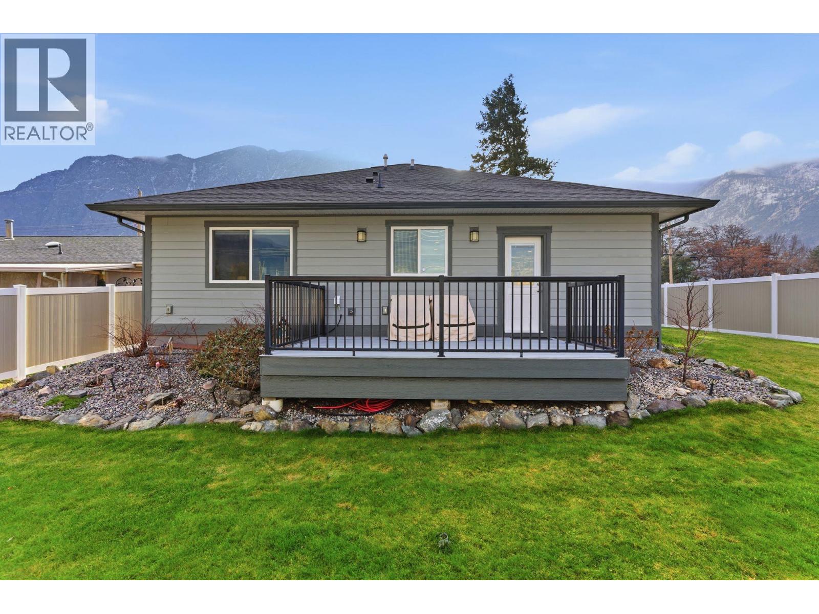 402 11 Avenue, Keremeos, British Columbia  V0X 1N3 - Photo 30 - 10384859