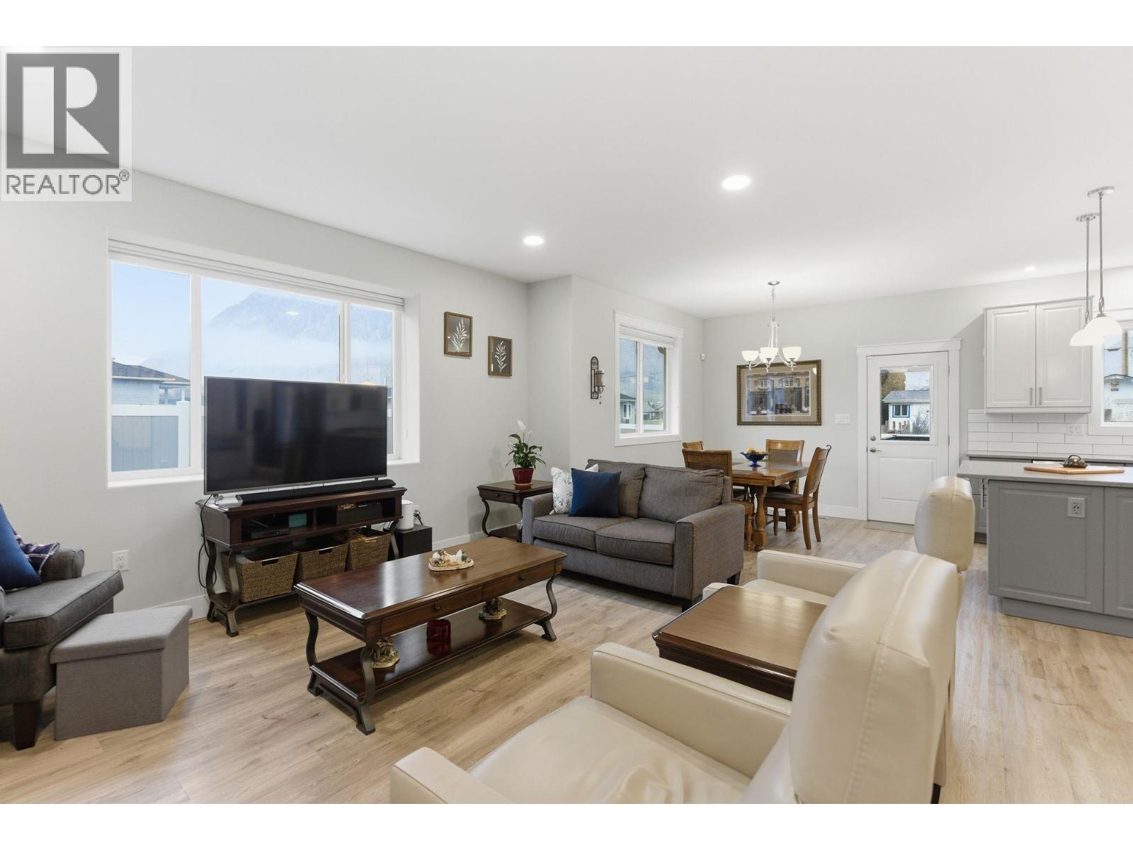 402 11 Avenue, Keremeos, British Columbia  V0X 1N3 - Photo 4 - 10384859