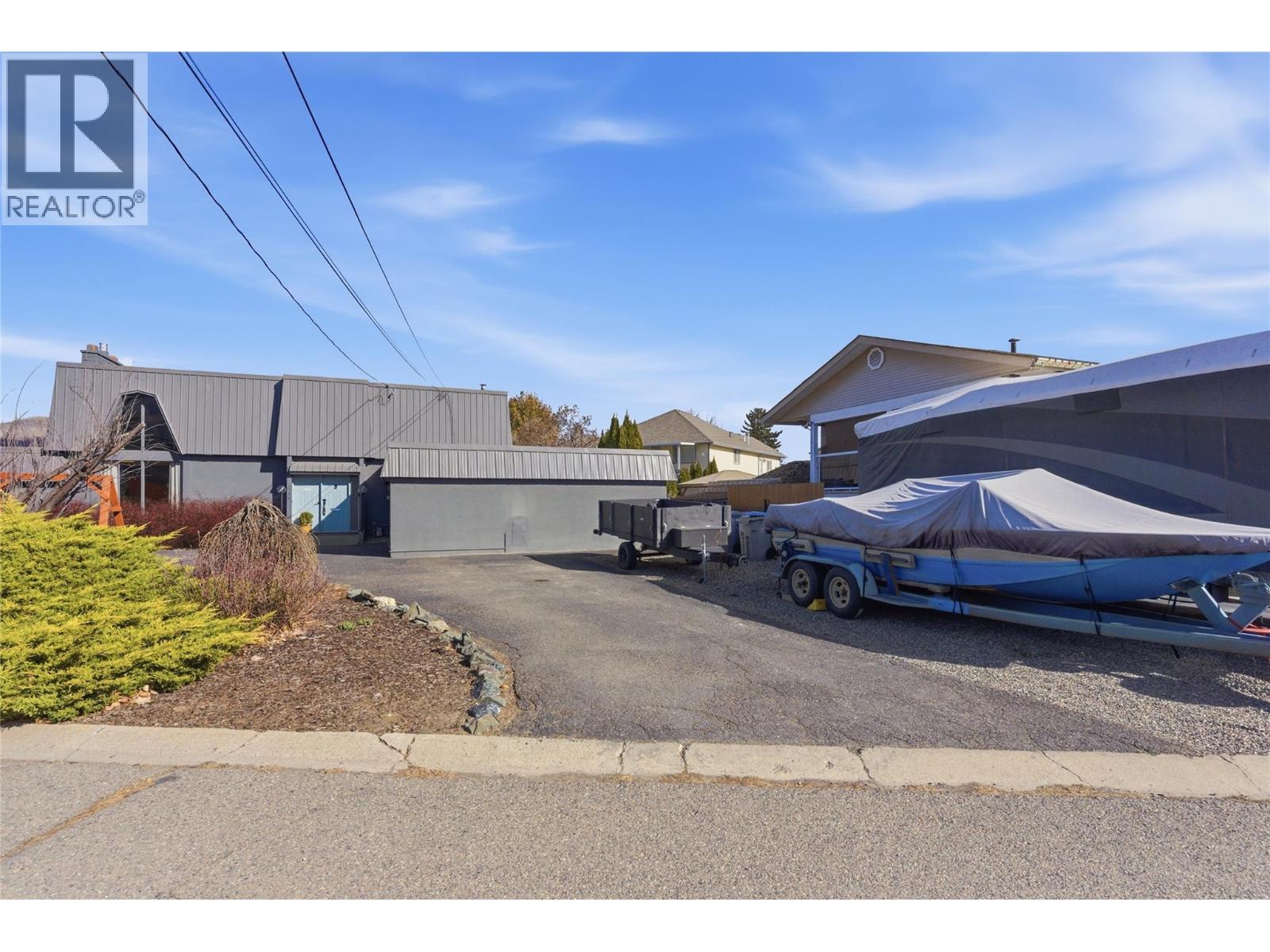 1756 Clifford Avenue, Kamloops, British Columbia  V2B 4G6 - Photo 8 - 10384779