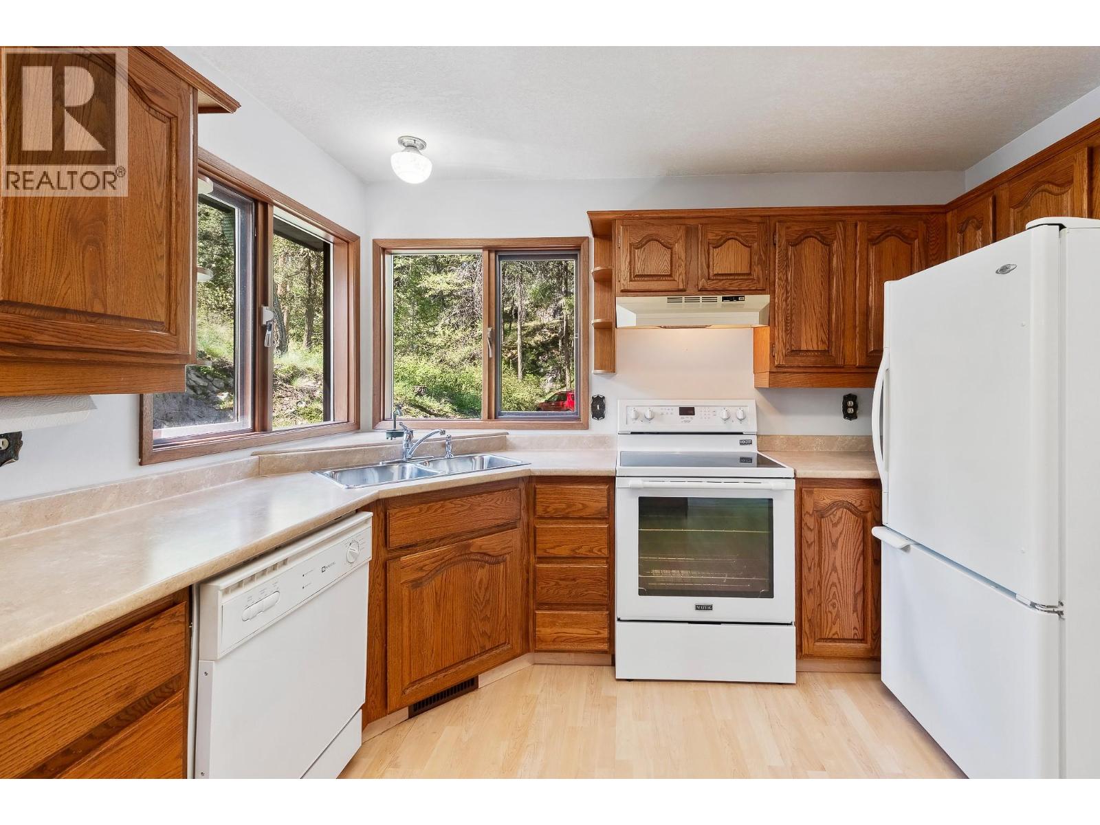9276 Chinook Road, Vernon, British Columbia  V1H 1K3 - Photo 13 - 10384567